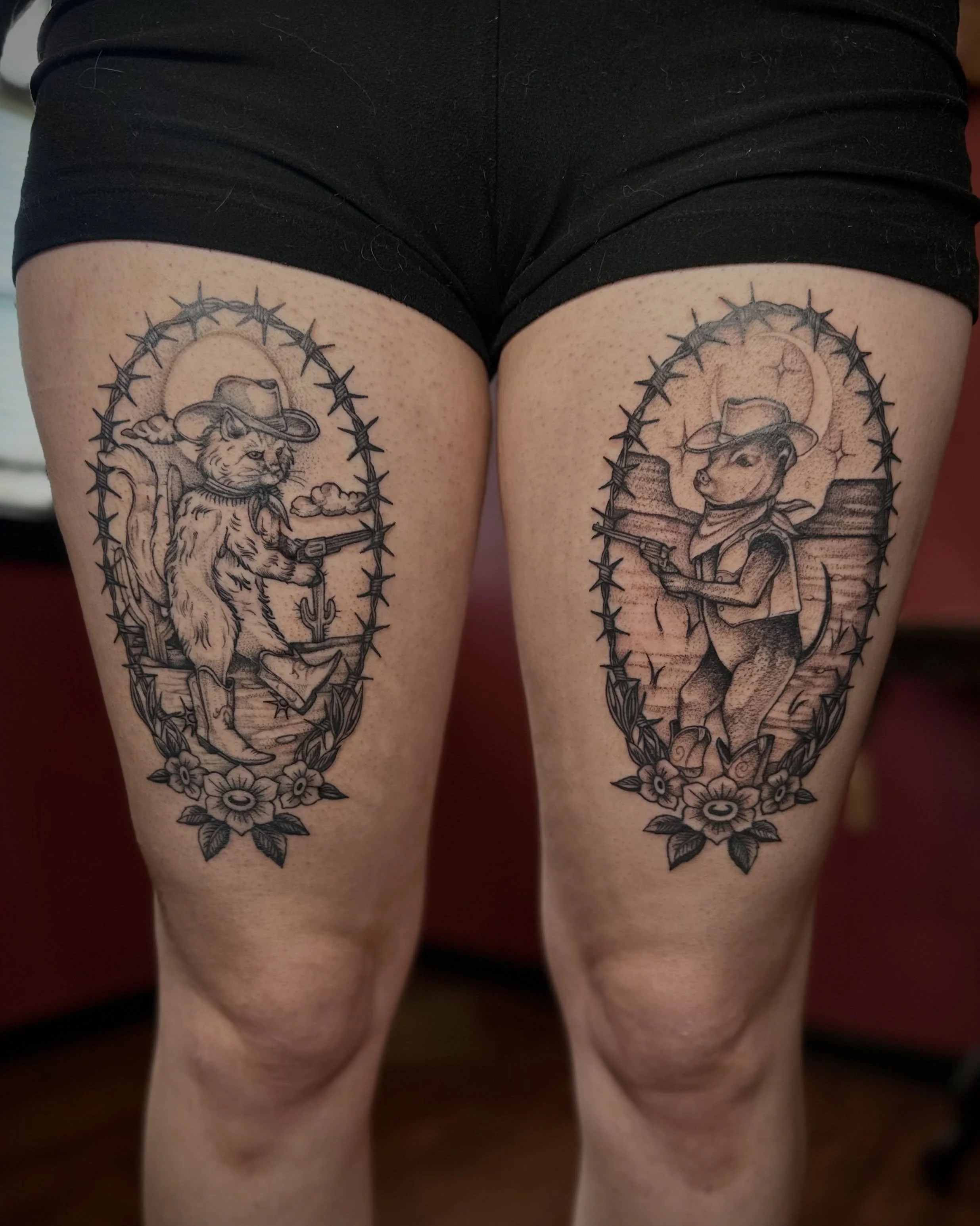 Got to do these adorable lil cowpoke portraits for my sister of her cat and dog having a good ol&rsquo; fashioned stand off! Don&rsquo;t worry, they get along in real life for the most part 🖤 🤠
&bull;
&bull;
&bull;
#cowboytattoo #westerntattoo #bar