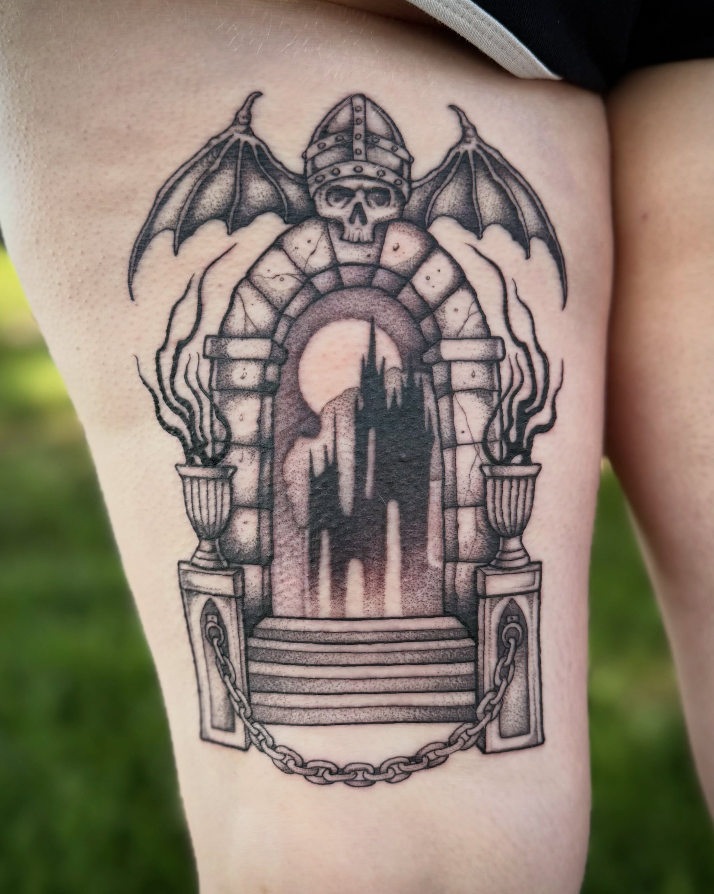 I got to do this castle window piece from my pre-drawn designs on the very talented @emilyvarts recently! Emily was in town to vend at the Oddities convention and luckily we were able to squeeze this piece in during her visit! Thanks so much for gett