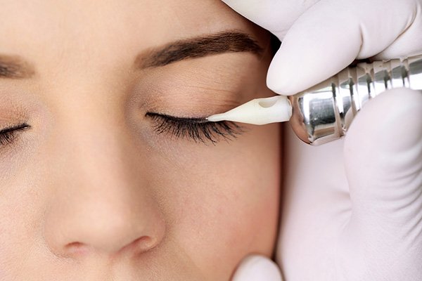 feather-touch-eyeliner-tattoo.jpg