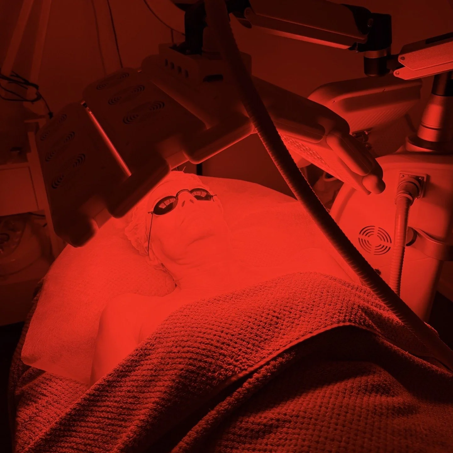 Have you tried our LED light therapy treatment yet???

Can be added on to any facial or had as a stand alone treatment.

With targeted wavelengths of therapeutic light to rejuvenate &amp; repair the skin at a cellular level. This non-invasive treatme