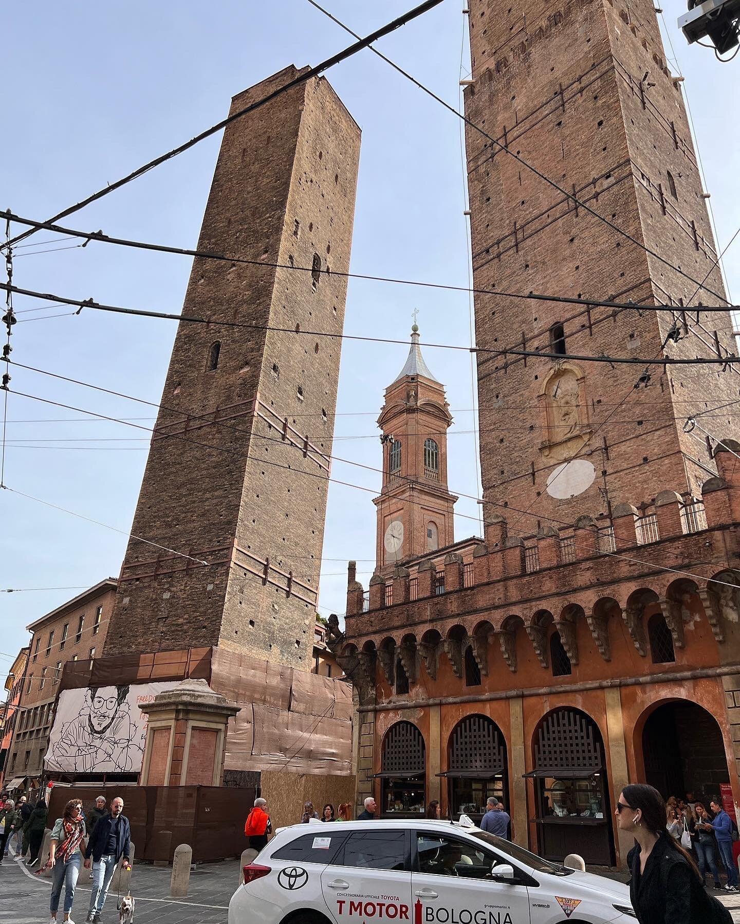 Third part of my journey begins in this gastronomic capital of Italy ~ Bologna. There is no time to rest as we get straight into market research.
#rebelpastamy #rebelpasta163 #chefdarenleong