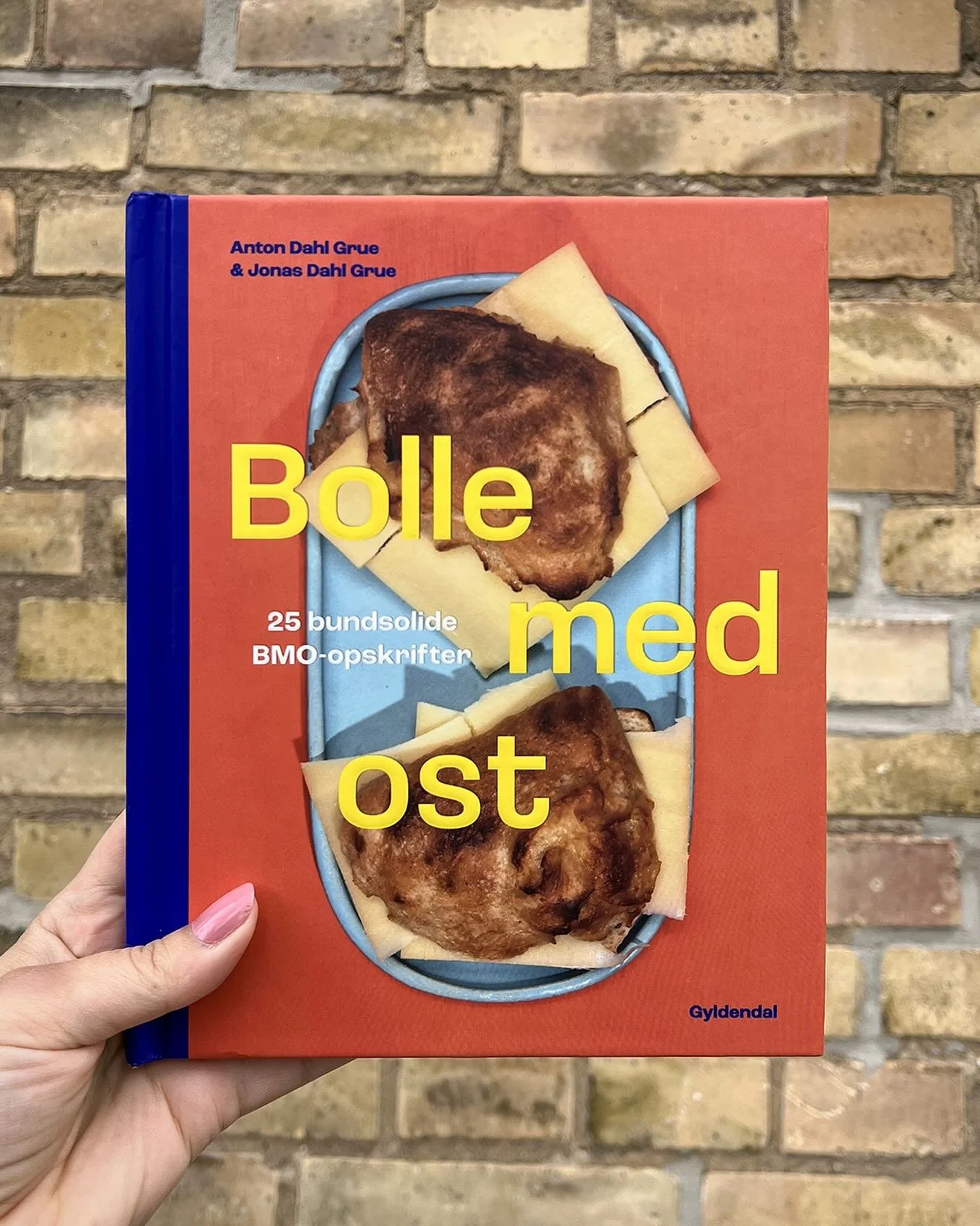 Bolle med ost, designet for Gyldendal

#BookDesign #CoverDesign #BookCoverDesign #Bookstagram #EditorialDesign #PublishingDesign #Bogdesign #Bogomslag #Danskeb&oslash;ger #GrafiskDesignDK #Boglayout