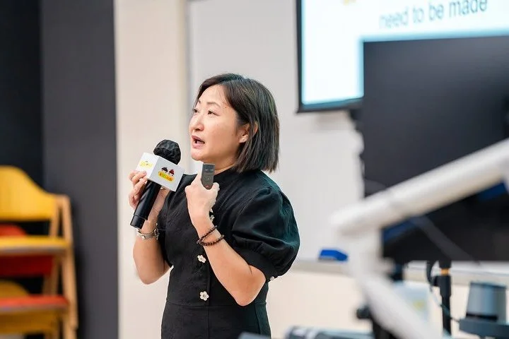 【雅澄心靈藝術 | 活動分享】感謝主辦方 @senmily_hk 的邀請，讓 #雅澄心靈藝術 能夠作為支持機構，參與這場充滿能量的 「第二屆SEN友善社區&reg;️研討會：當文化藝術遇上共融」！💖

🎨研討會上，本機構創辦人及註冊表達藝術治療師 #杜駿雅 @joannacnto 也應邀擔任講者，以 「藝述之道：兒童表達藝術創作與說不出的情感」 為題，進行了深度分享。Joanna 分享如何靈活運用不同藝術媒介，如繪畫、陶泥、舞蹈、音樂、戲劇、寫作等，提升心靈健康及促進個人成長，啟發藝術行業工