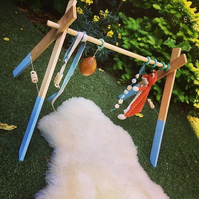 For future &amp; new Parents, here is homemade Play Mat scalable. Cheaper and fun to do (max 3h), it&rsquo;s a great way to encourage motor skills and curiosity
.
.
.
Instructions : https://www.youtube.com/watch?v=9XBLnS4H5bI&amp;feature=share
.
.

#