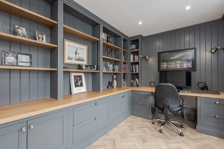HOOK//HOME OFFICE
A home office made for work in a timeless shaker style. This bespoke design was handcrafted by our team in our Hampshire workshop, with in-frame cabinetry, soft-close hinges, TG&V paneling, oak shelving and a built-in workstatio