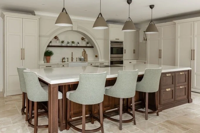 KITCHEN // KINGSBROOK HOUSE

A bespoke, traditionally framed kitchen crafted with purpose by our exceptional team. The stained solid oak island makes a strong and refined statement, incorporating a @boracookingsystems induction hob and finished with 