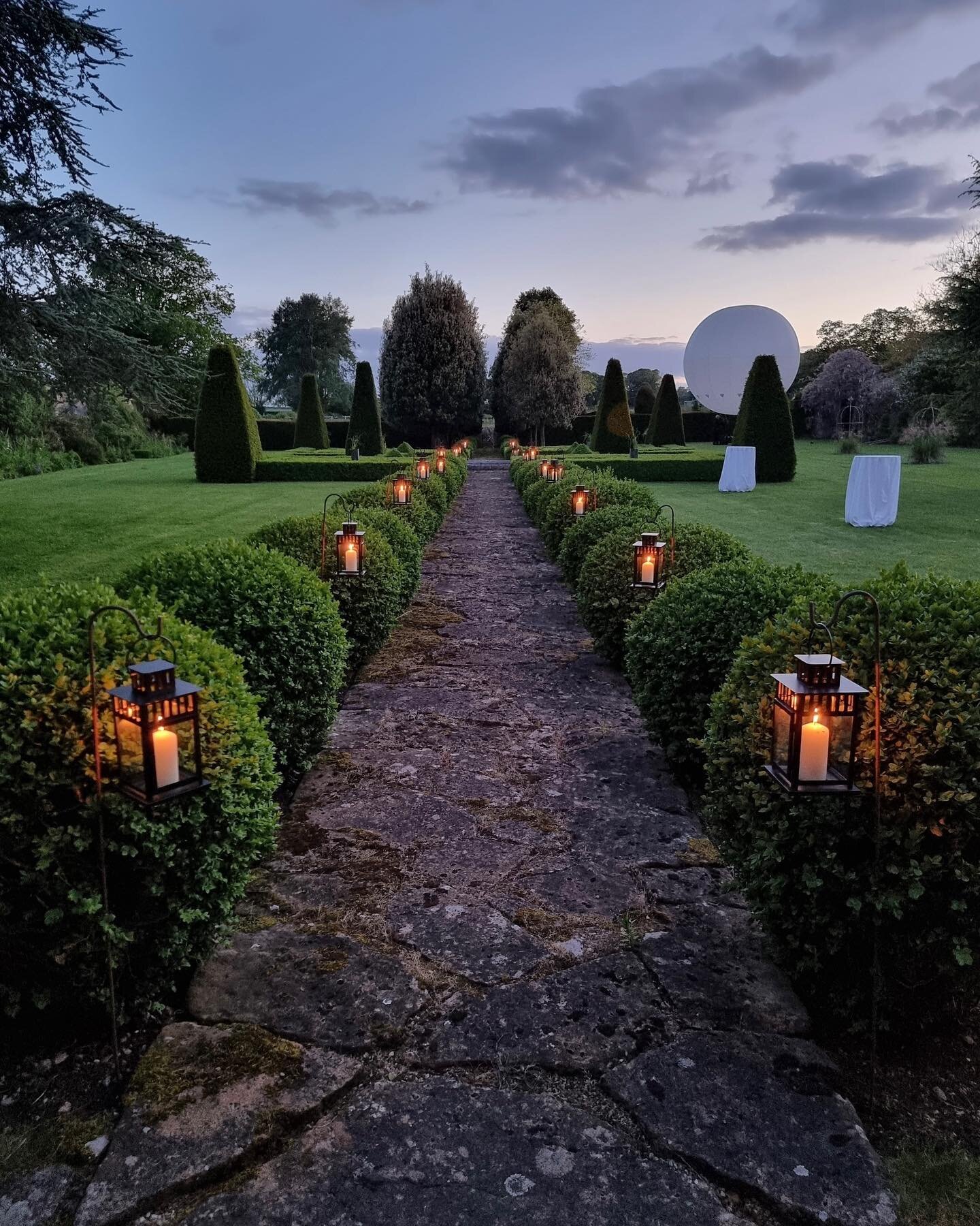 Stunning venue. Our candle lanterns and Shepard&rsquo;s hooks looking amazing in the setting sun. All those trees lit up a treat later in the evening with our big IP led floods! 🌲 

-
-
-

#sunset #lantern #production #events #somerset #wedding #fro