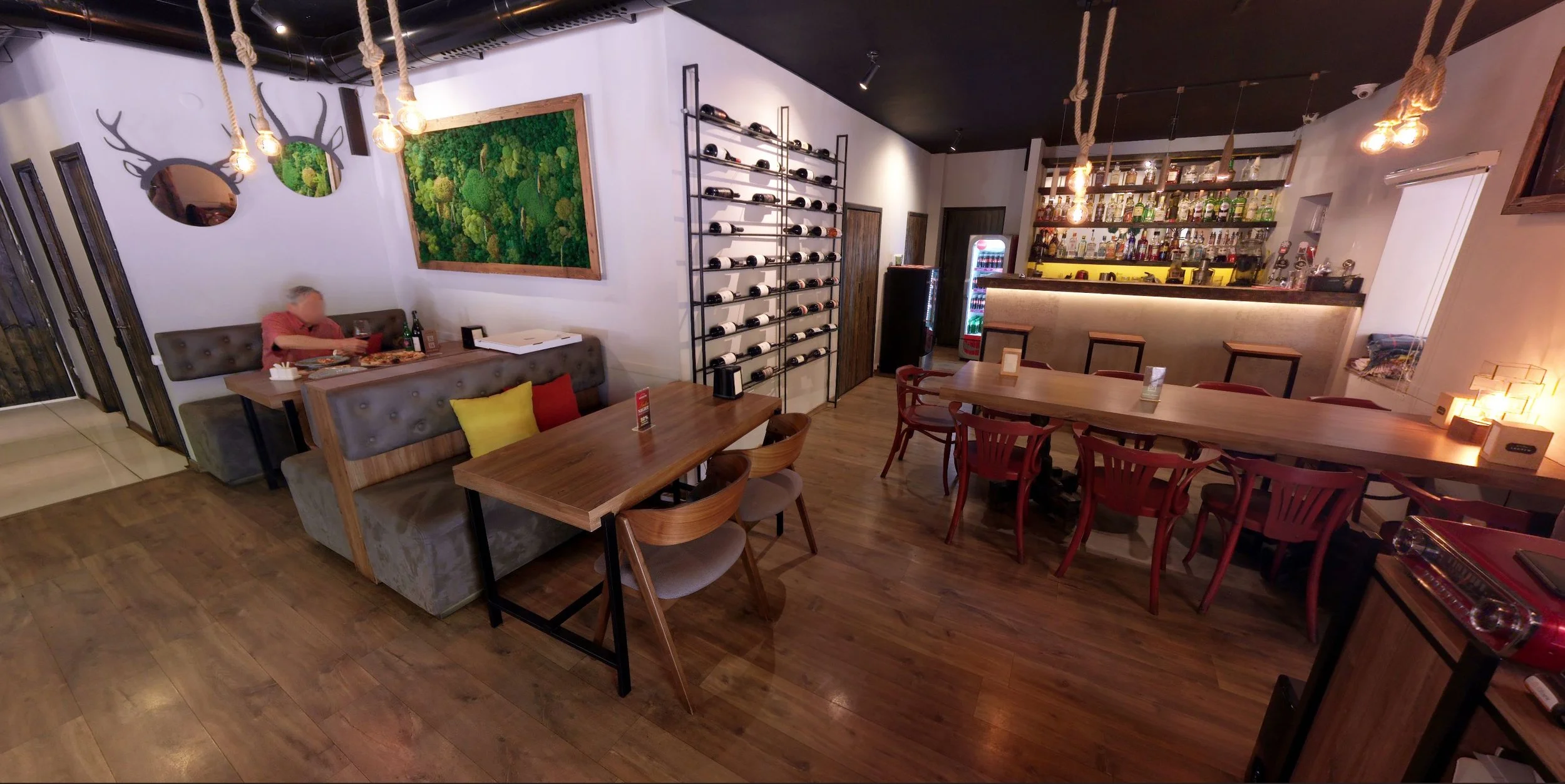 Andrew's Kitchen &amp; Bar
