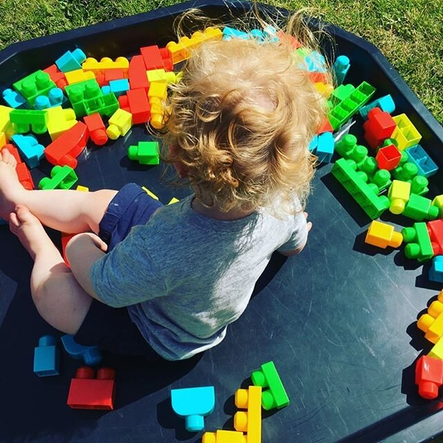 🧱 m e g a b l o k s 🧱 .
.
I debated back and forth for a while over whether to buy Mega Bloks or Duplo. The decision was made for me last week when Argos had a box of 100 mega bloks for &euro;9!
.
.
Mega bloks might not have the variety of building