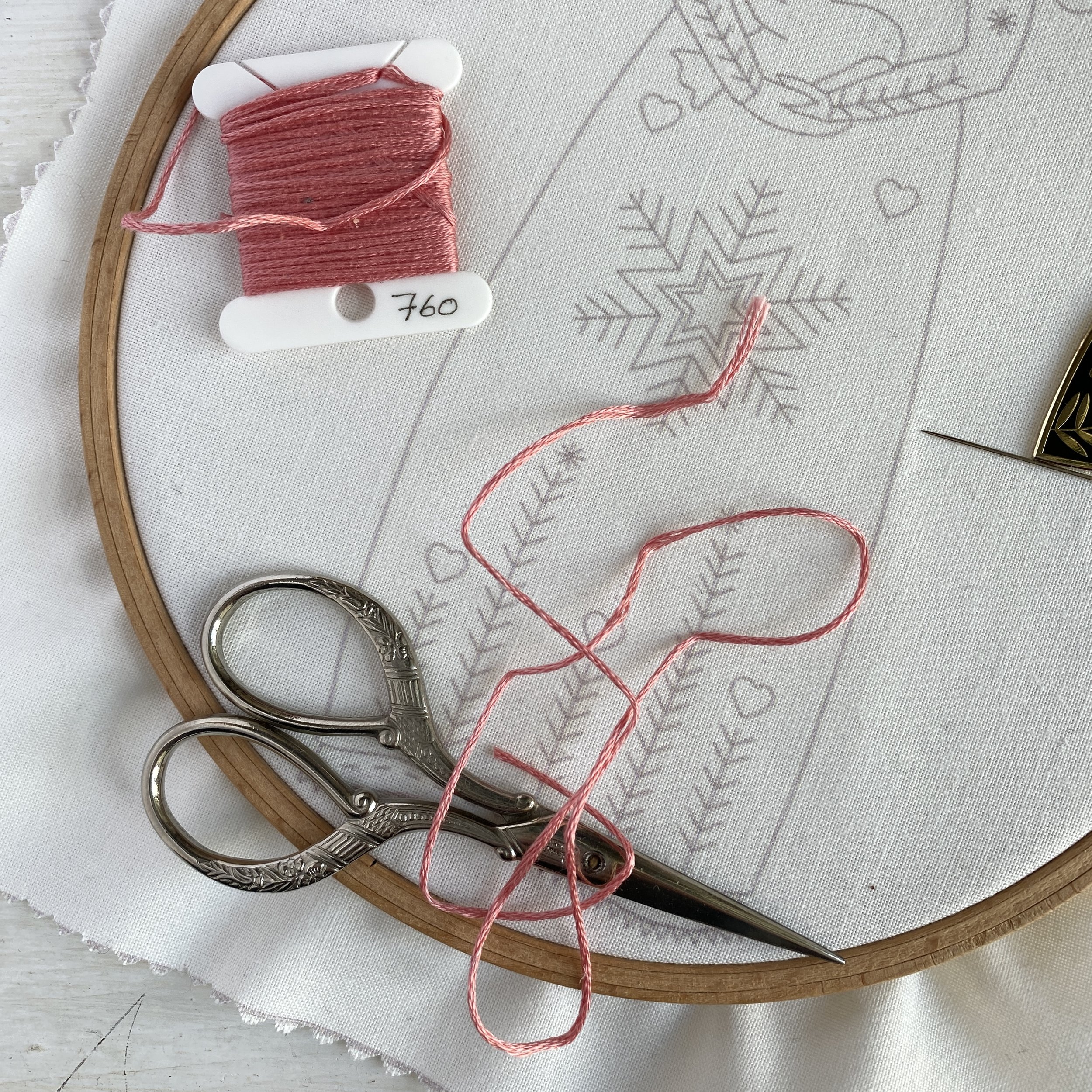 EMBROIDERY 101 // How to embroider for beginners - What you need