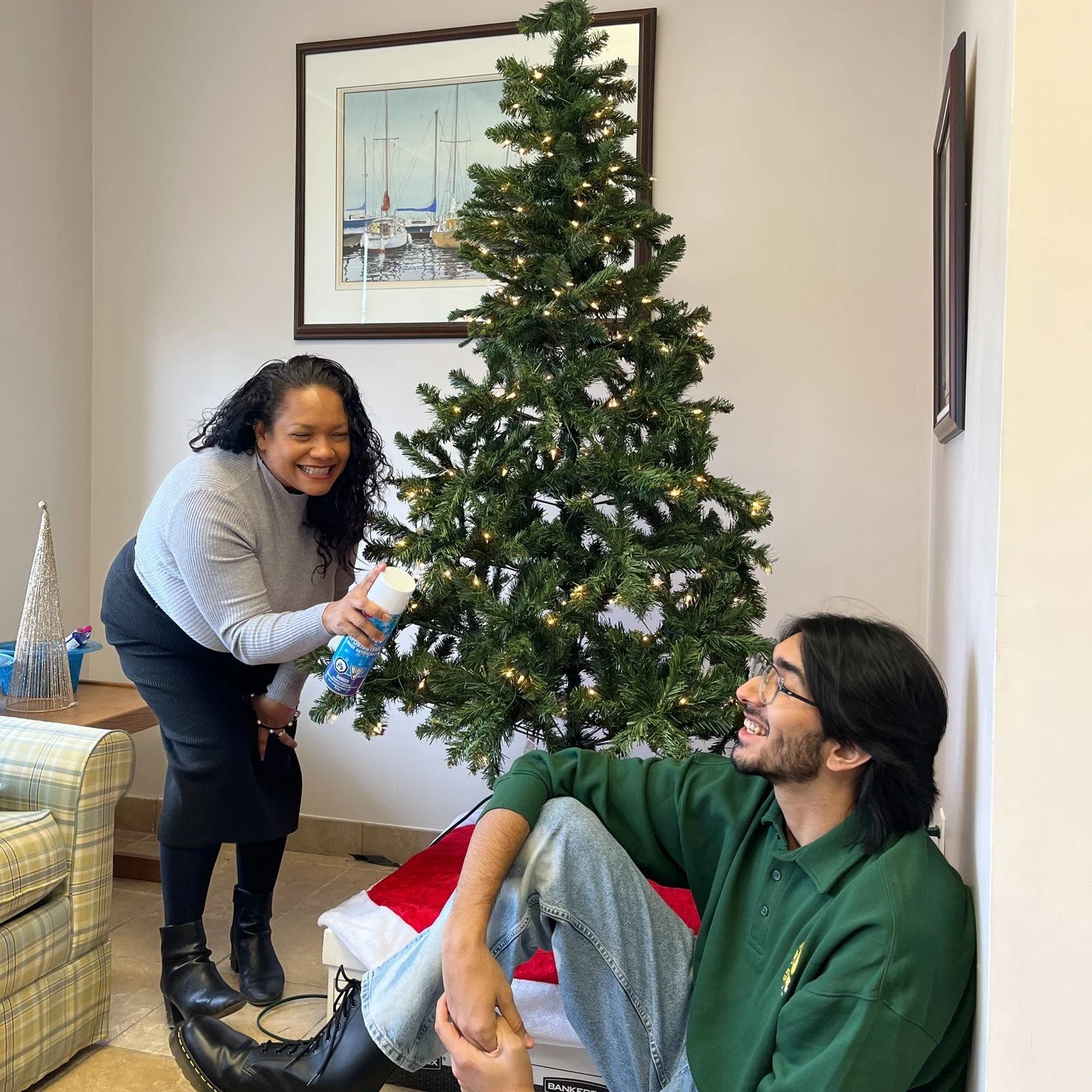 It’s beginning to look a lot like the holidays here in the office! Huge shoutout to @denise.matheo2020 and @yuviiiiiiiiii_ for making our space festive ✨
.
.
.
#officedecor #tempaircontrol #holidaydecor