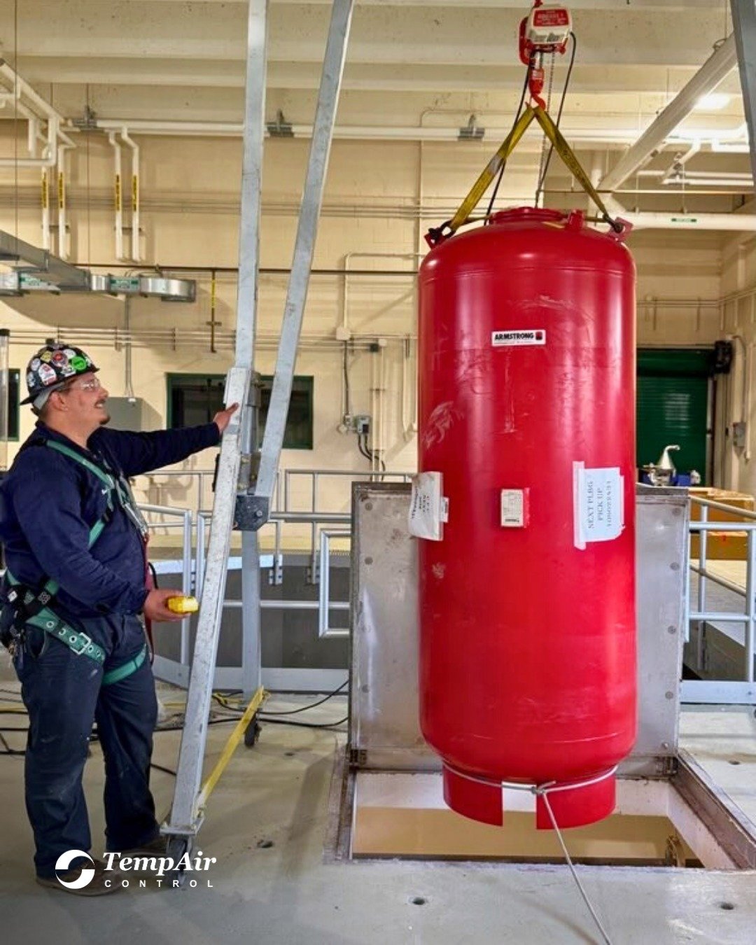 rigging up this expansion tank with @bradywarn13.
.
.
.
.
.
#lordoftherigs #hvac #tempaircontrol #rig #expansiontank