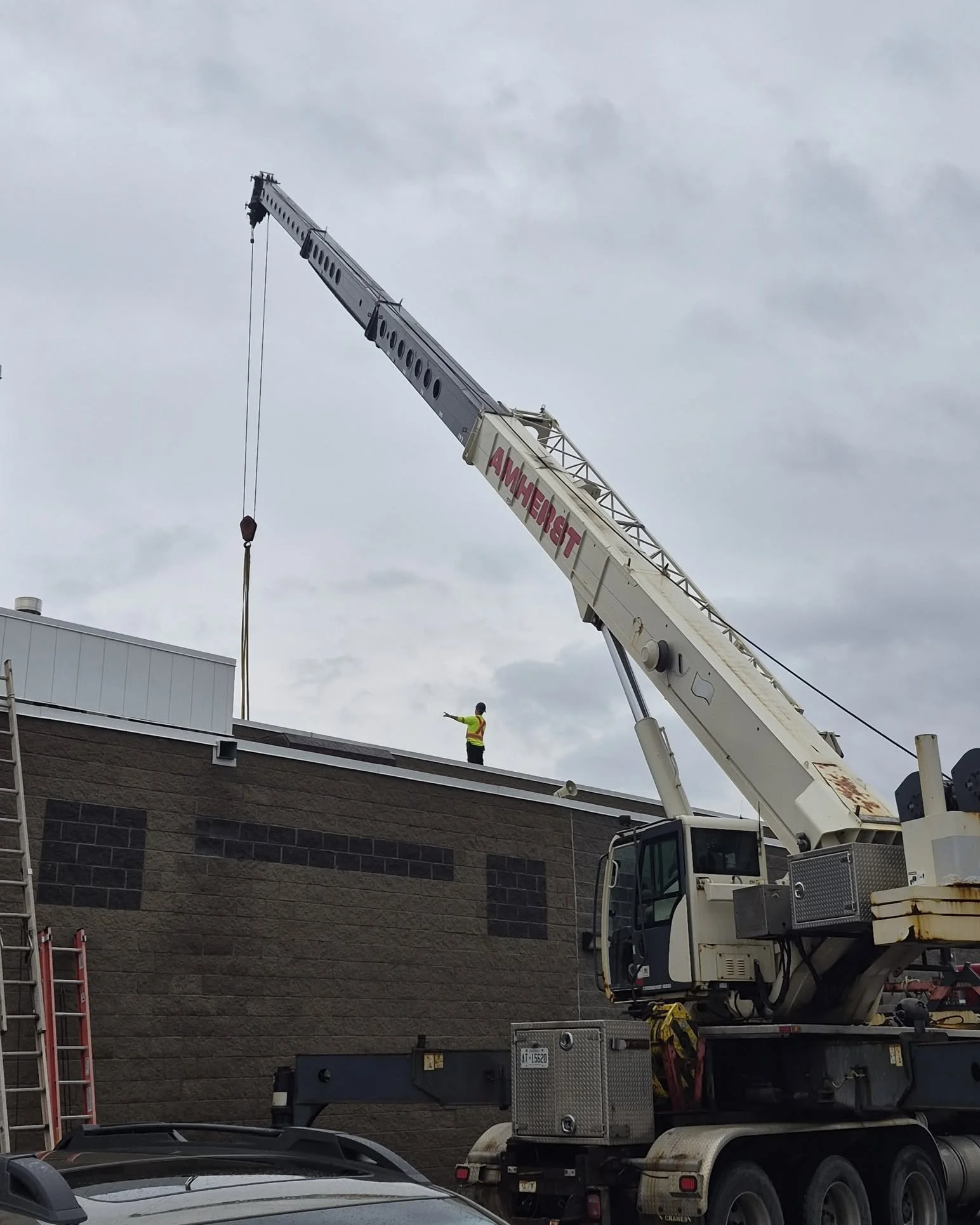 Another rooftop unit successfully installed by the team.
.
.
.
.
.
#tempaircontrol
#commercialHVAC
#Rooftopreplacement
#cranelift
#HVACreplacement