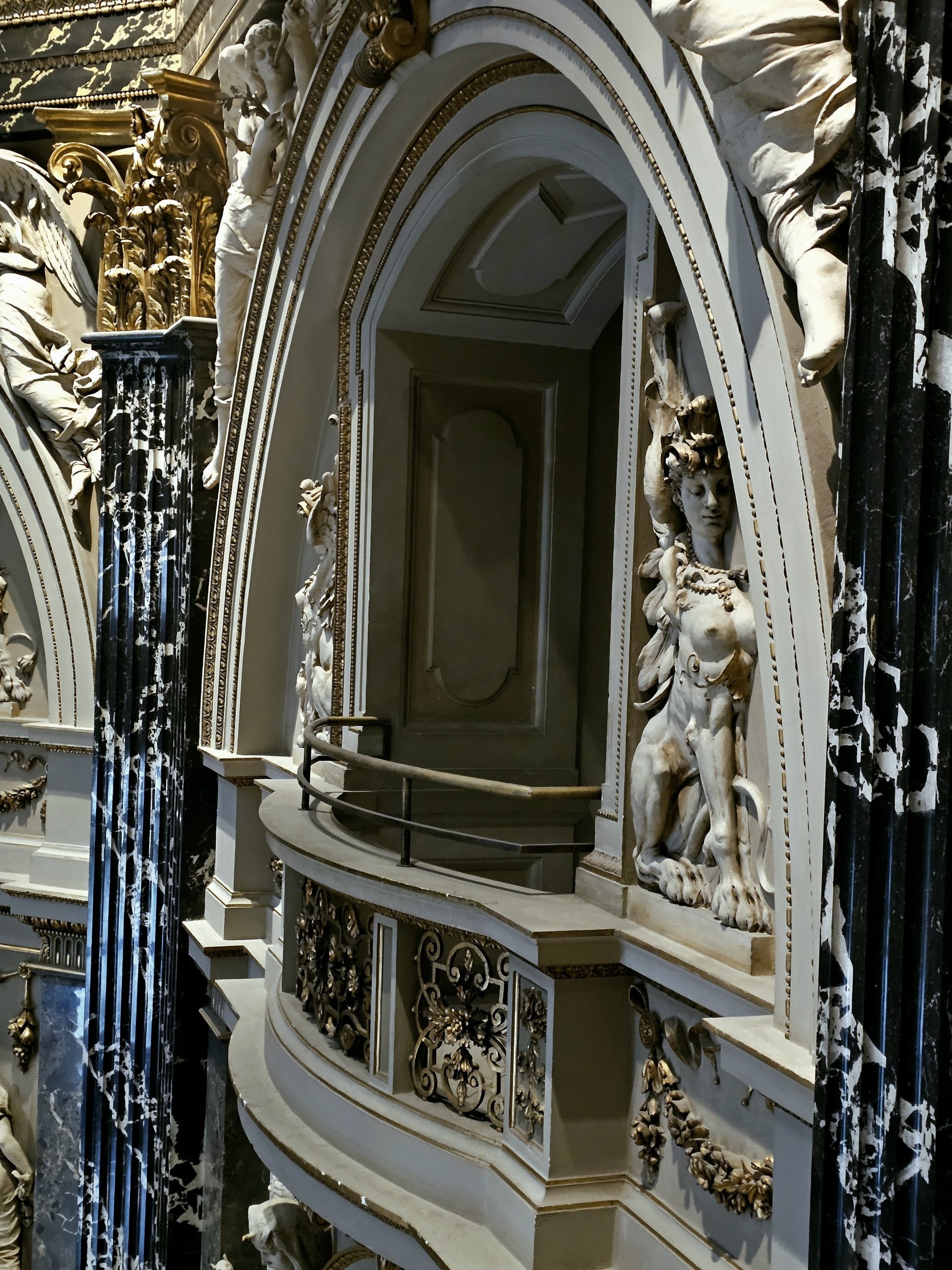 Close up of marble detailing in Kunsthistorisches Museum Wien