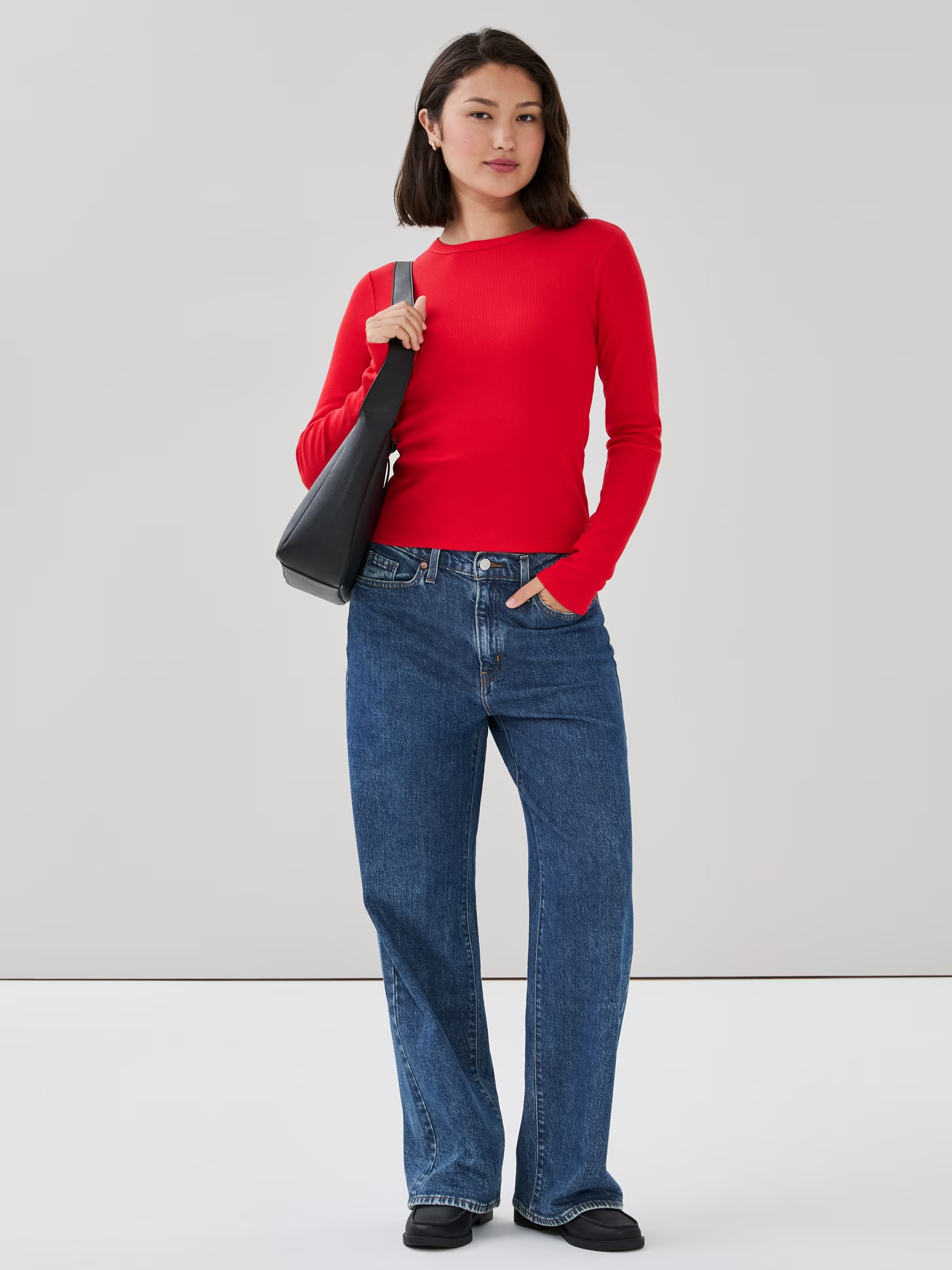 w6wr075447_red_on_figure_forward-facing_1800_2400.png