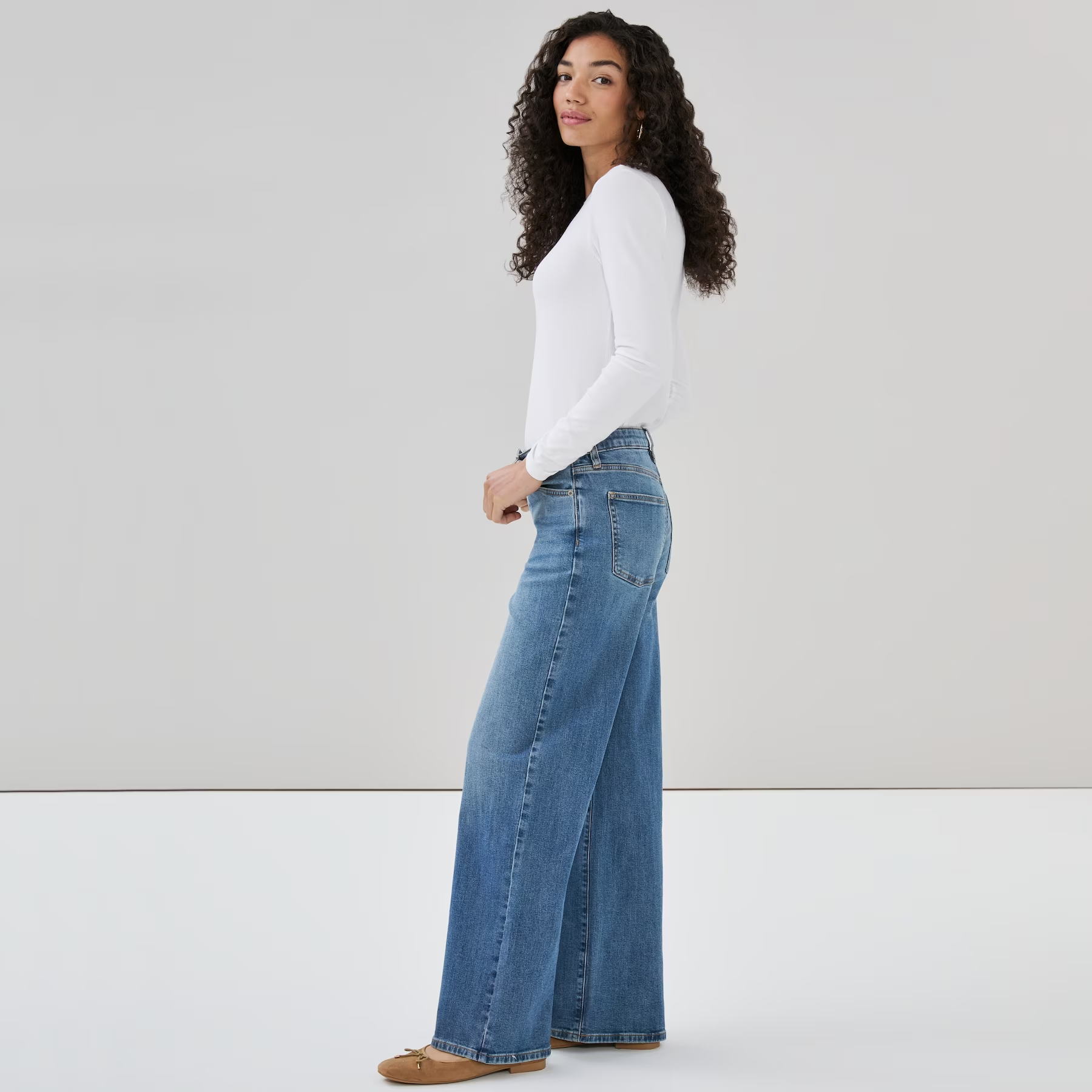 c0wr074987_medium_wash_on_figure_left-facing_v1_1800_2400.png