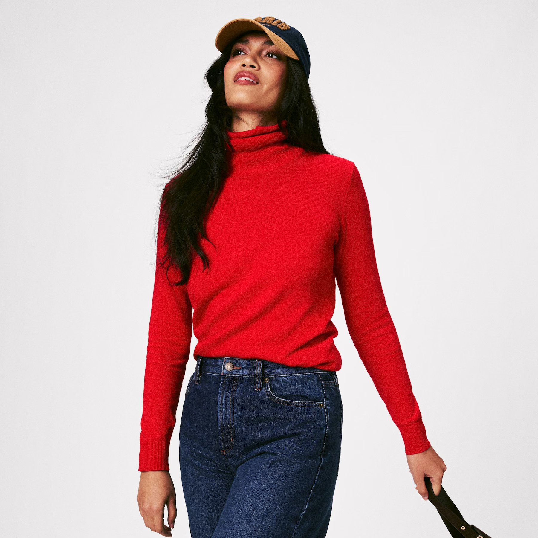 f6wr070949_red_on_figure_forward-facing_v3_1800_2400.png