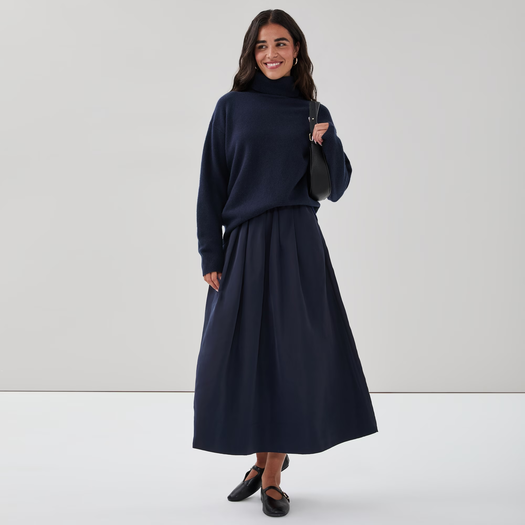 f6wr072460_navy_on_figure_forward-facing_2000.png