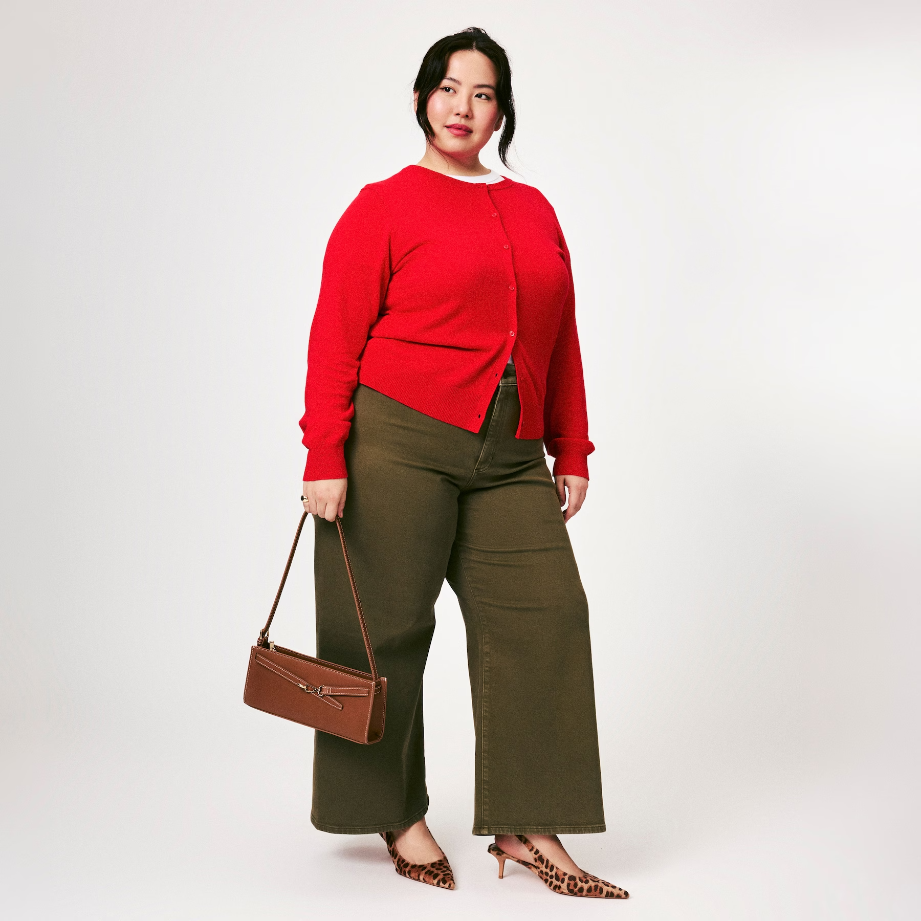 f6wp072921_red_on_figure_forward-facing_v3_1800_2400.png
