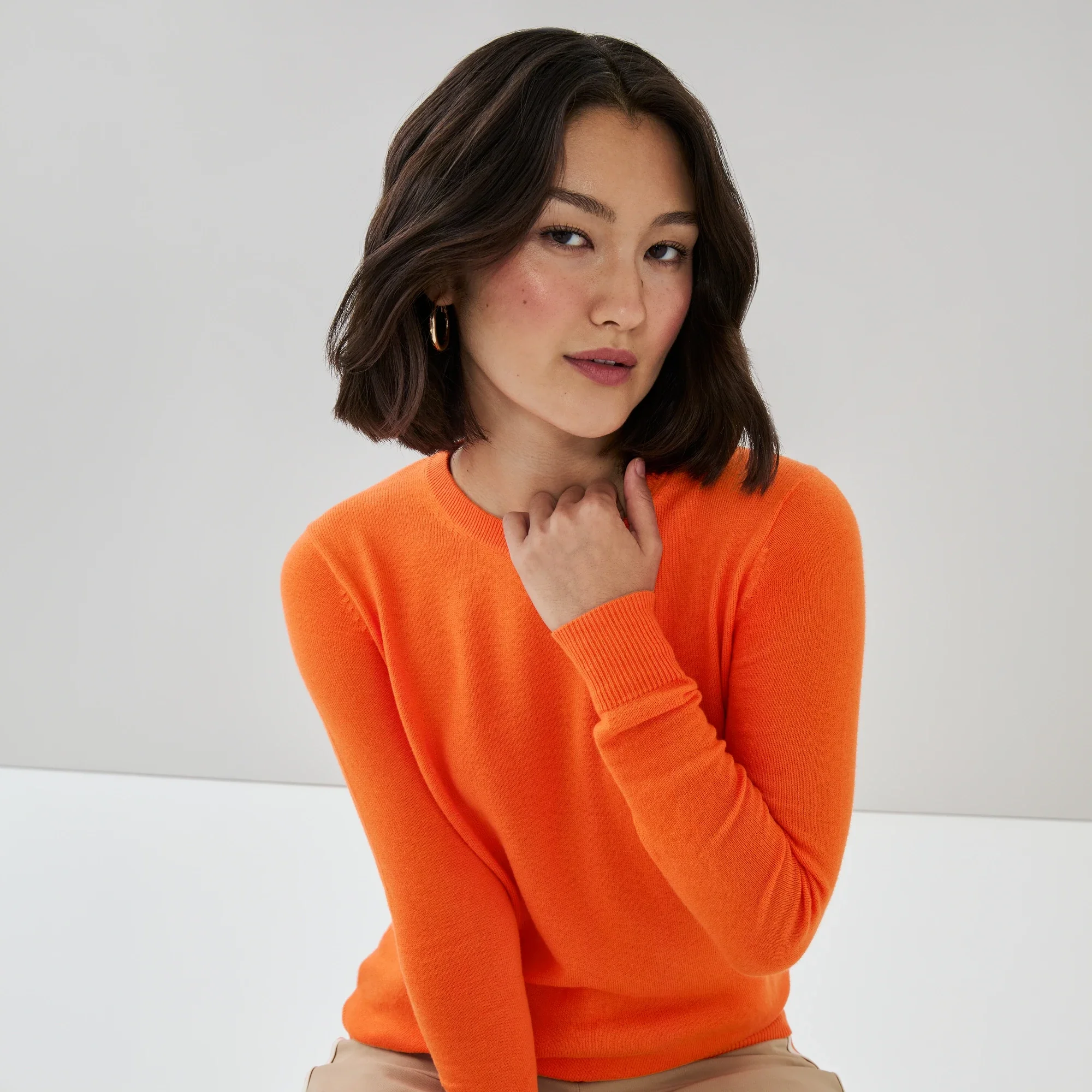 f6wr071175_bright_orange_on_figure_forward-facing_2000.webp