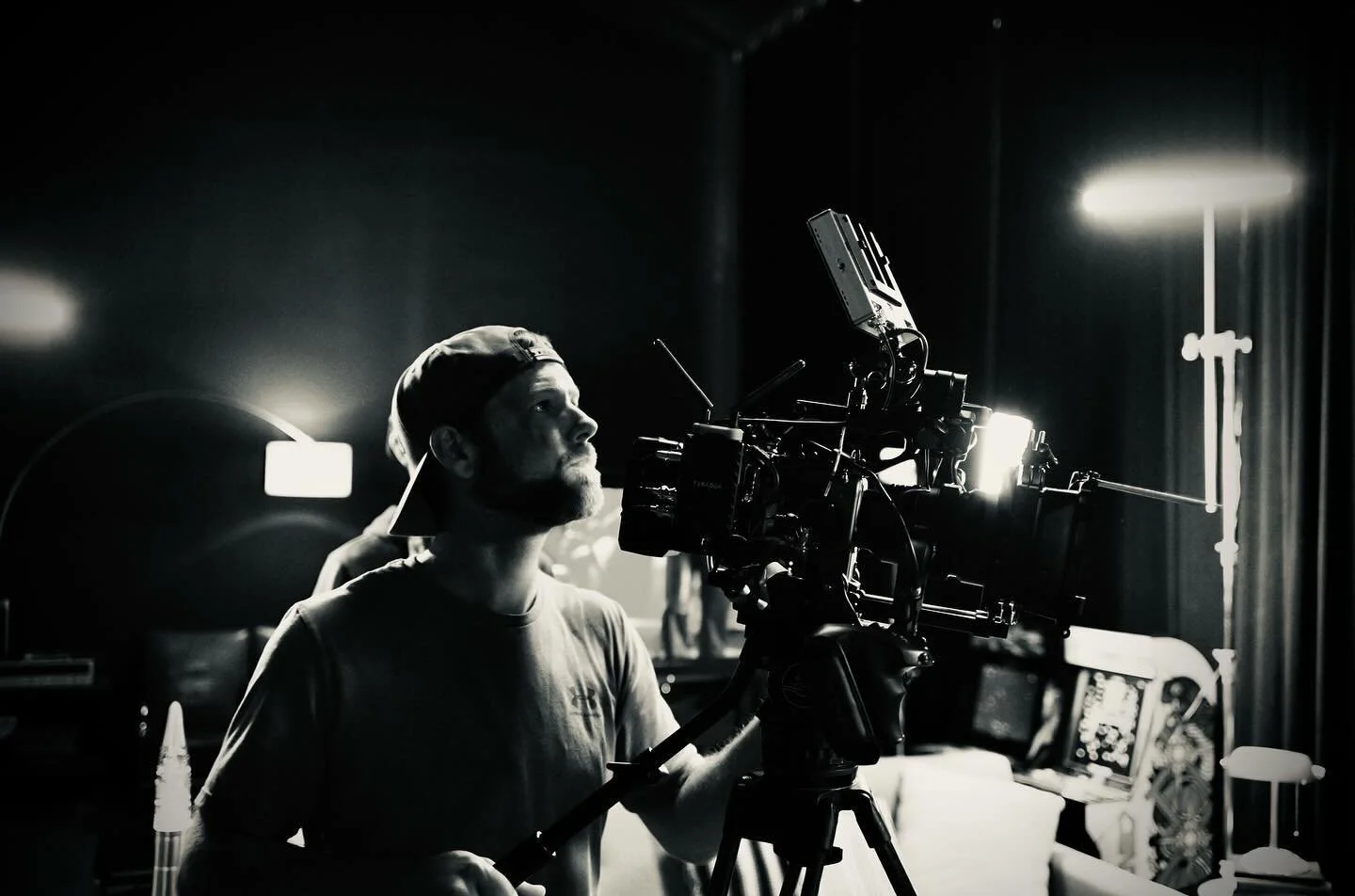 Shooting the last scenes of our pilot! 
📸 @lkrost