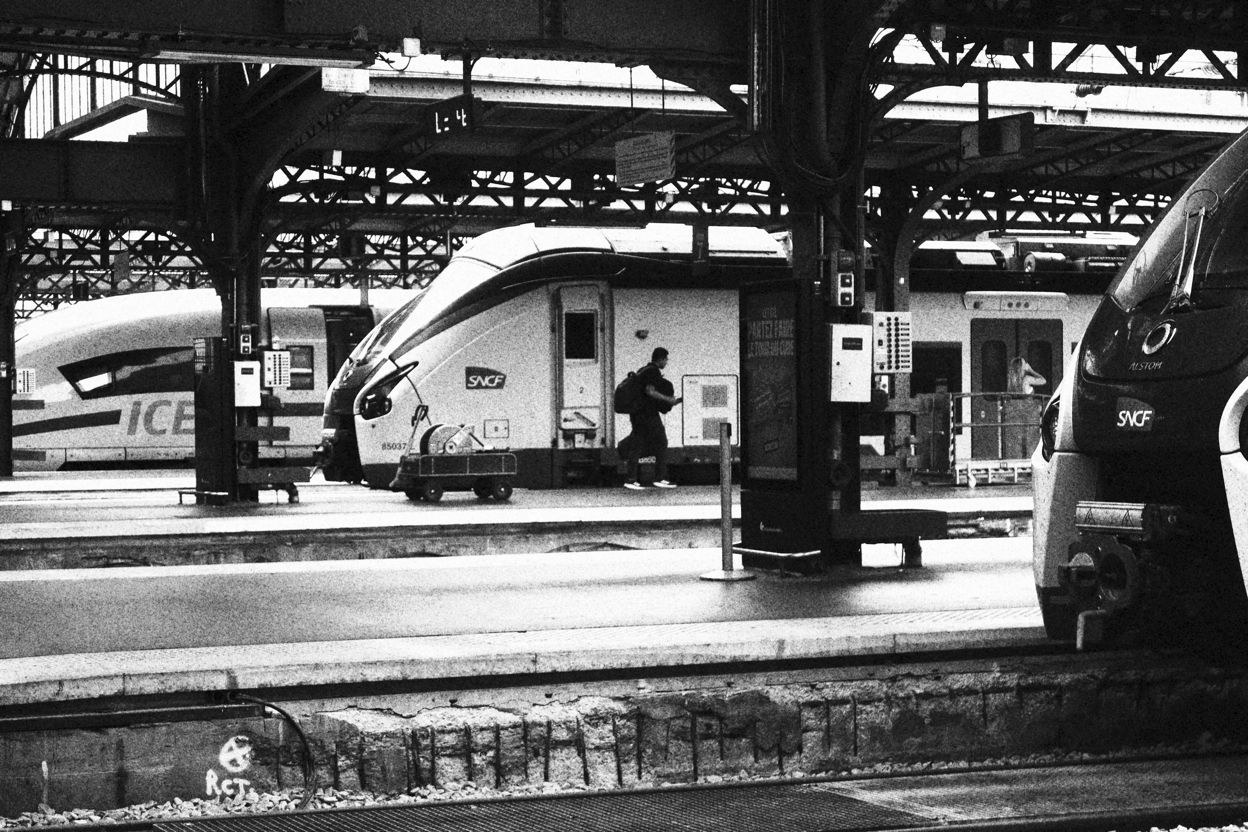 PARIS VGJ II-2197.jpg