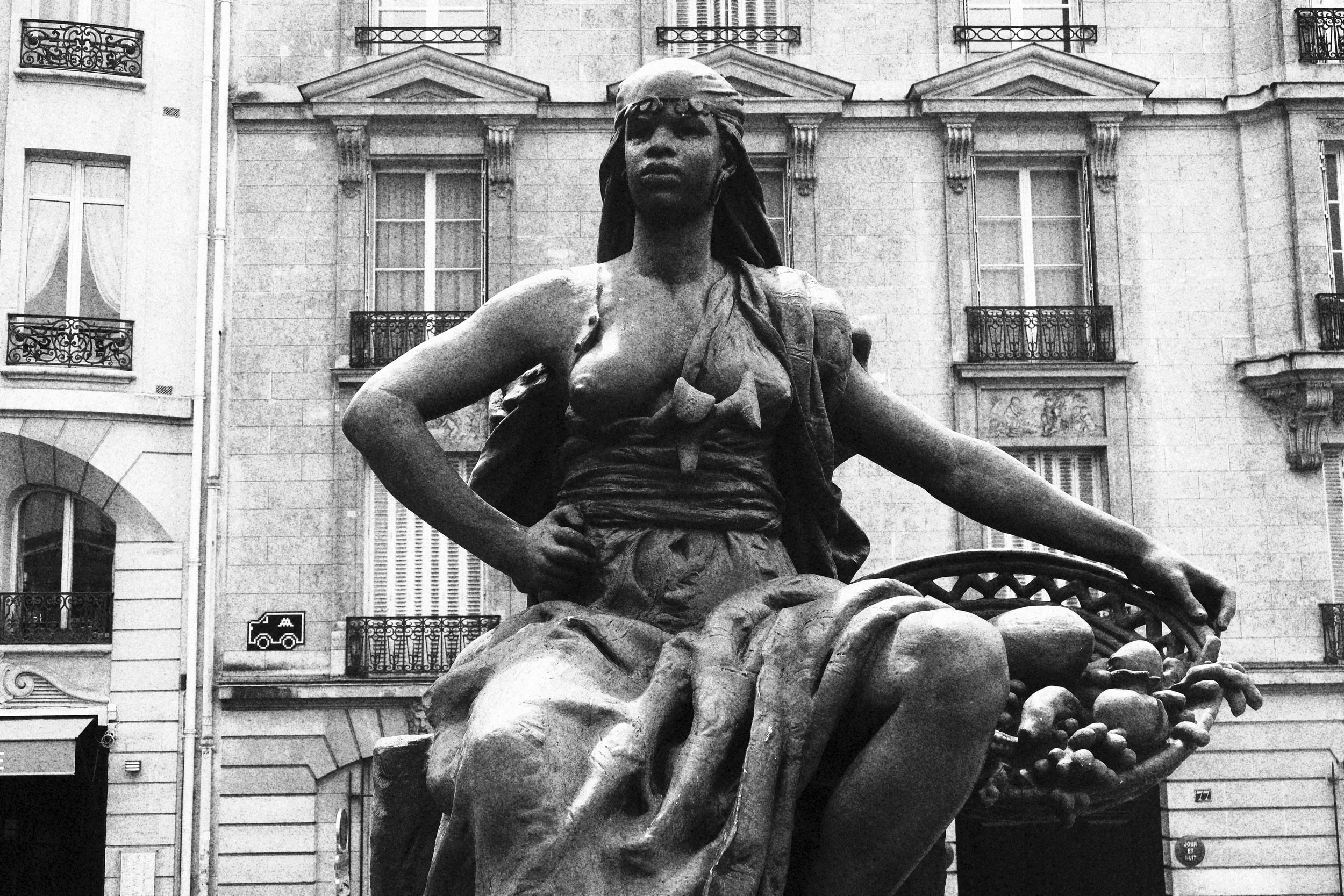 PARIS VGJ II-2400.jpg