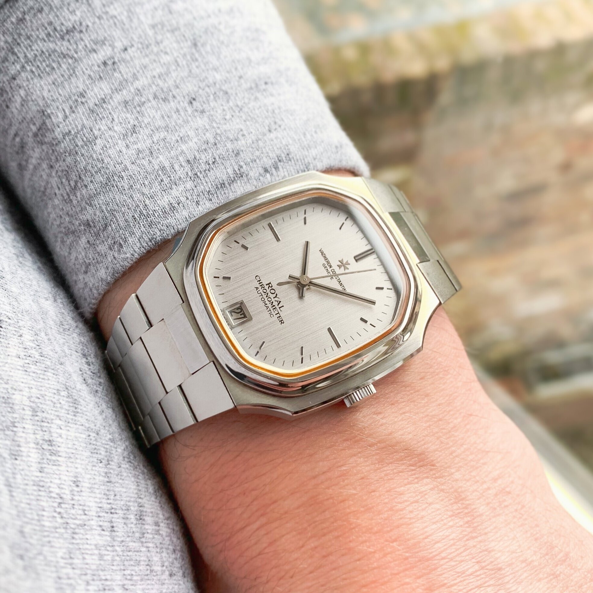 Vacheron_Constantin_2215_cover.jpg