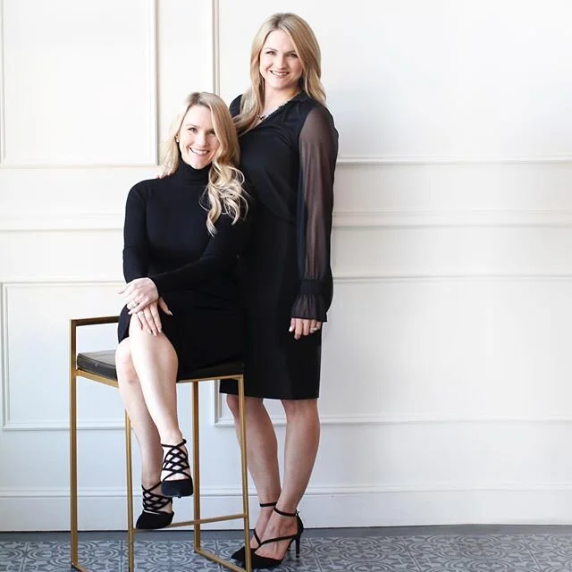 Support your local girl gang! 👯&zwj;♀️ @oregonwinecountry_realtor and @taylorpalmer are amazing sister taking the Real Estate world over.🏡