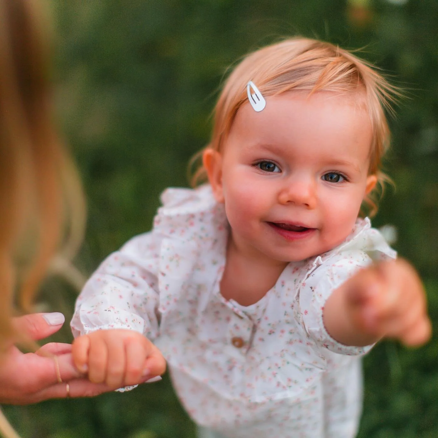 💛 Oh man! A few days ago a real estate agent got in touch about doing a full day of mini sessions for her clients as a way to say thank you to them. 
Some clients have families, some are engaged, some are pregnant, some have treasure pets or friend