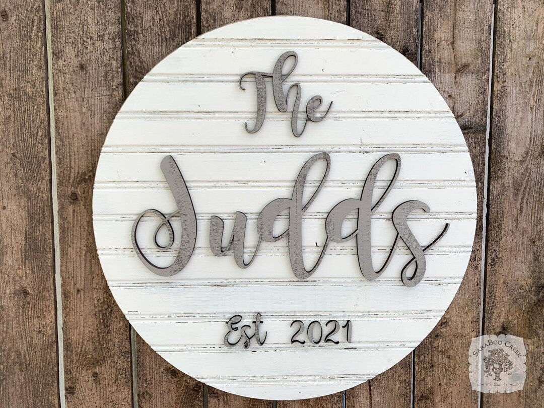 Check out this variation of our established last name sign- the est is also a curly front! 🤩#lastname #est2021 #weddinggift #wedding #couple #bridalshowergift #bridalshower #frontdoordecor