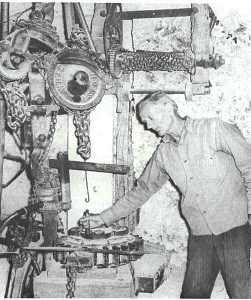 Ed Leedskalnin with hoisting equipment at his homestead