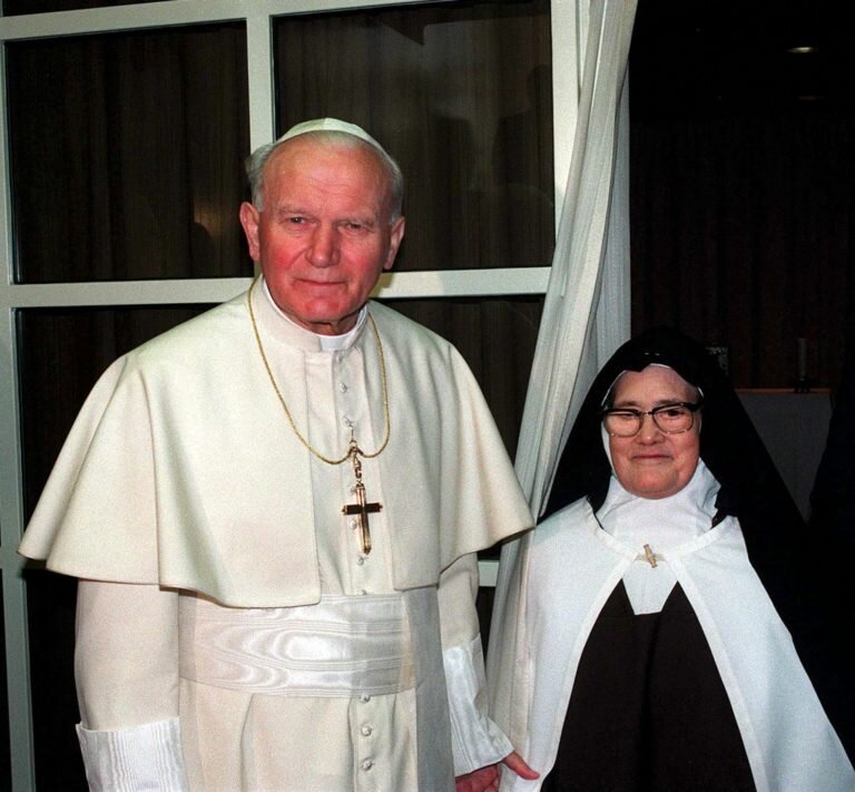 Pope John Paul XI with Sister Lucia, 1991