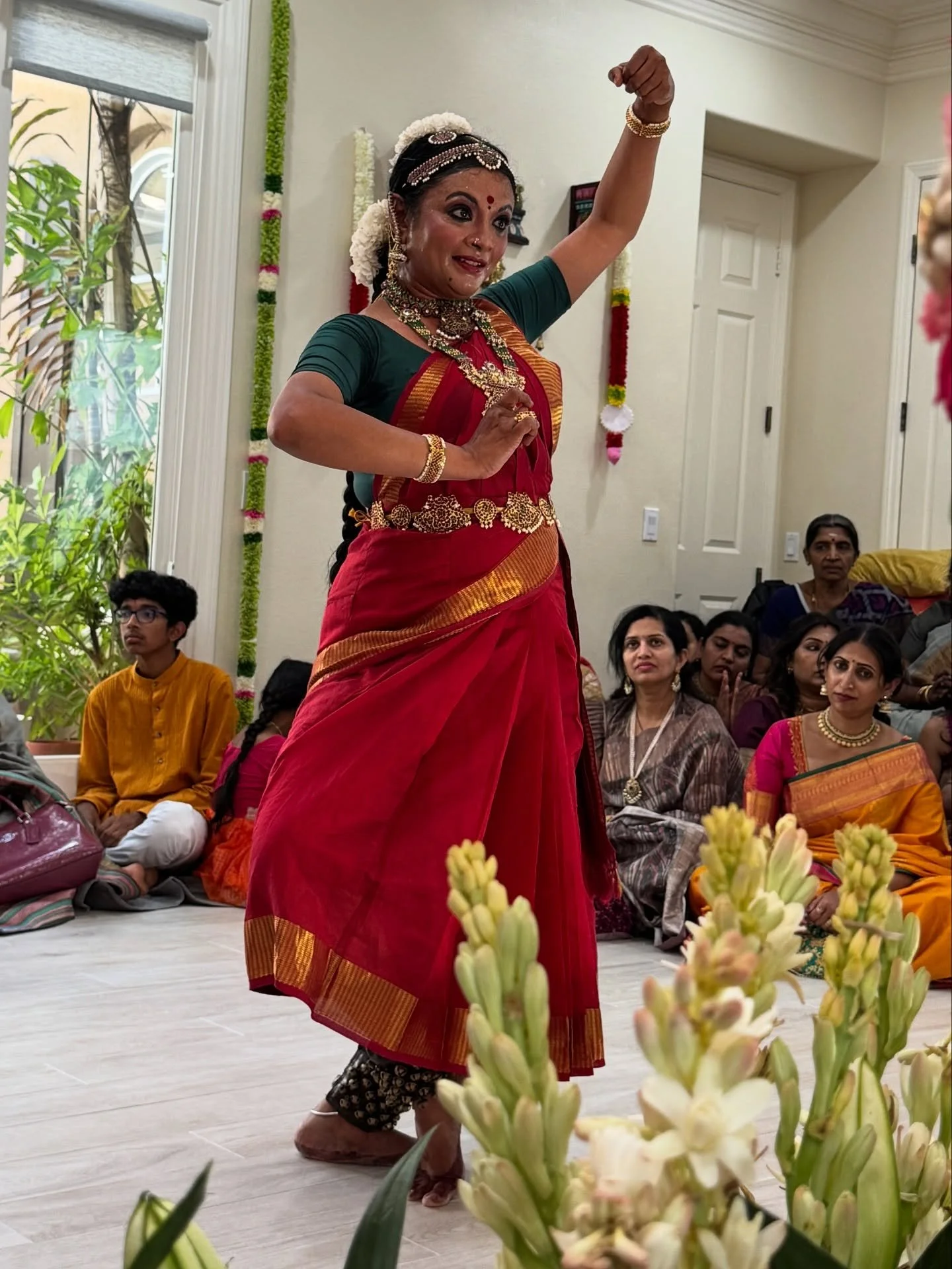What a blessing to perform in front of goddess Lakshmi during Navarathri Vaibhavam at Banu &amp; Jai&rsquo;s home. Thanks to @samaaartsllcusa @vvsmurariofficial sir and @banu_jai for organizing this event. Special thanks to @niviksbrj_music @vmaganti