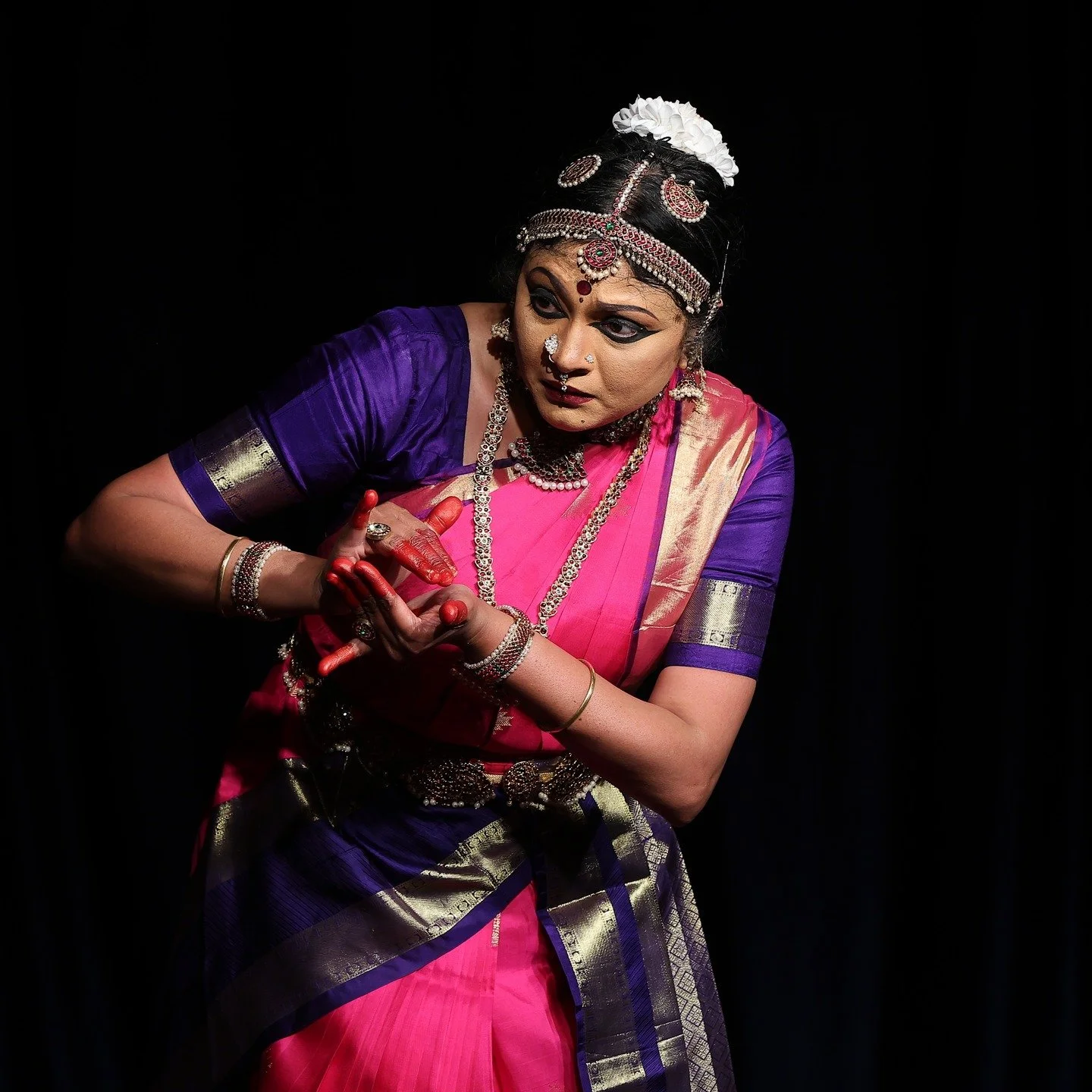 What are you hiding from me? - So much depth in the Thanjavur choreography. Eternally grateful for @narthakinataraj Akka. #bharathanatyam #thanjavur #indianclassicaldance