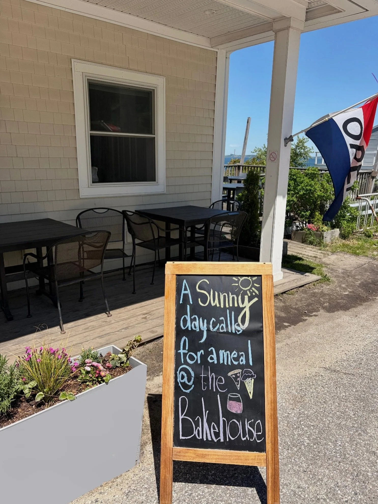 Forecast calls for a trip to the Bakehouse!! ☀️🌊
#cascobay #maineislands #drafts #boat