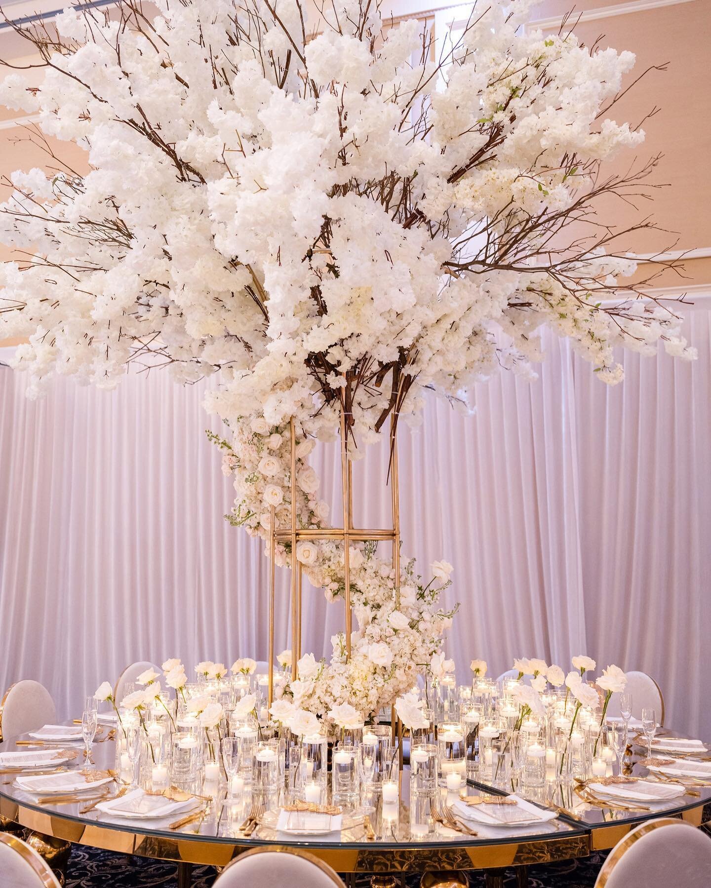 As your Wedding Designer | our job is to make sure your look is cohesive through out all your details. 

This wedding was an all white theme and we added a metallic as our accent color. There are some soft touches of taupe and warm beige to add some 