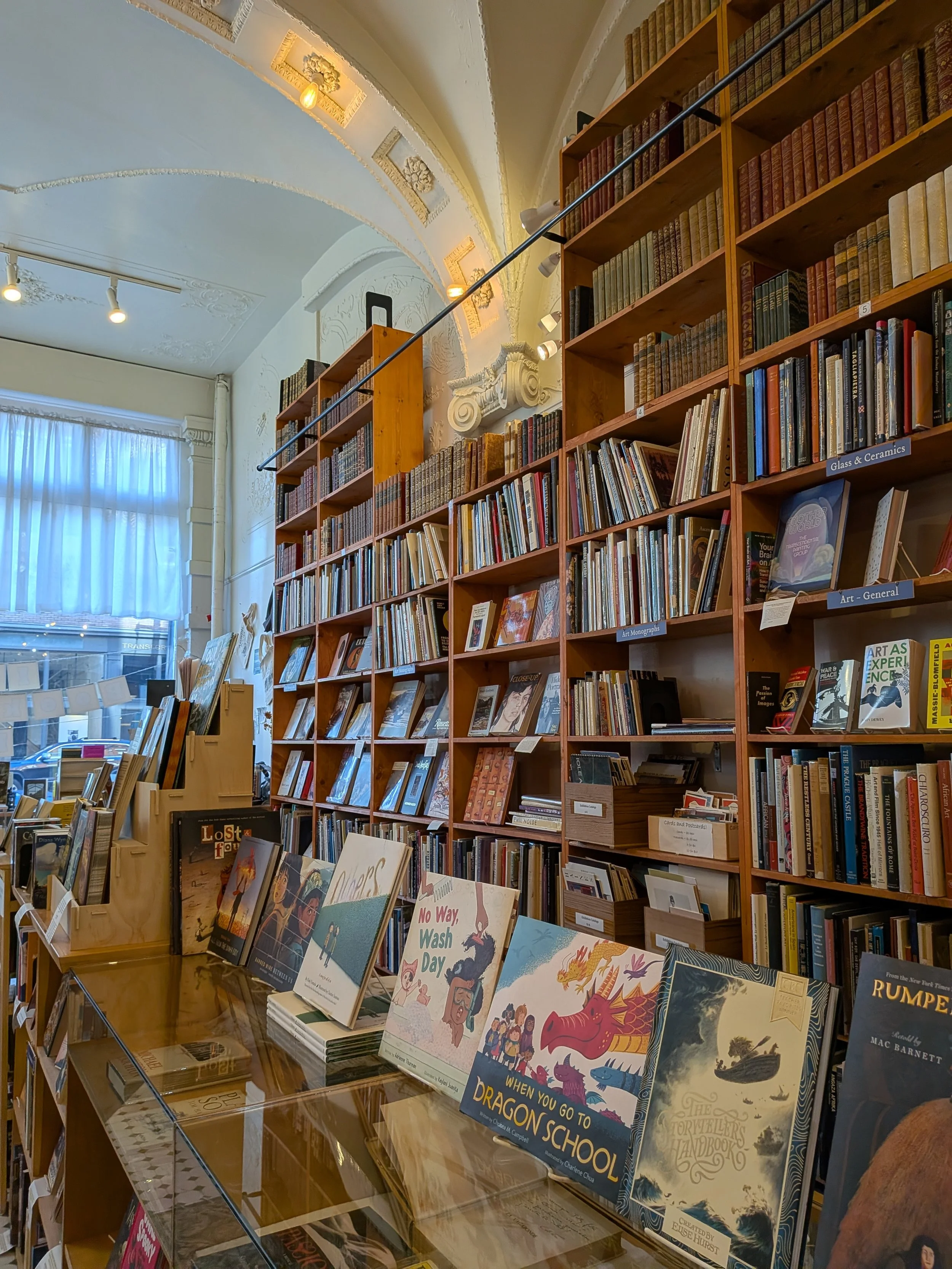 Arundel Books - Seattle, Washington