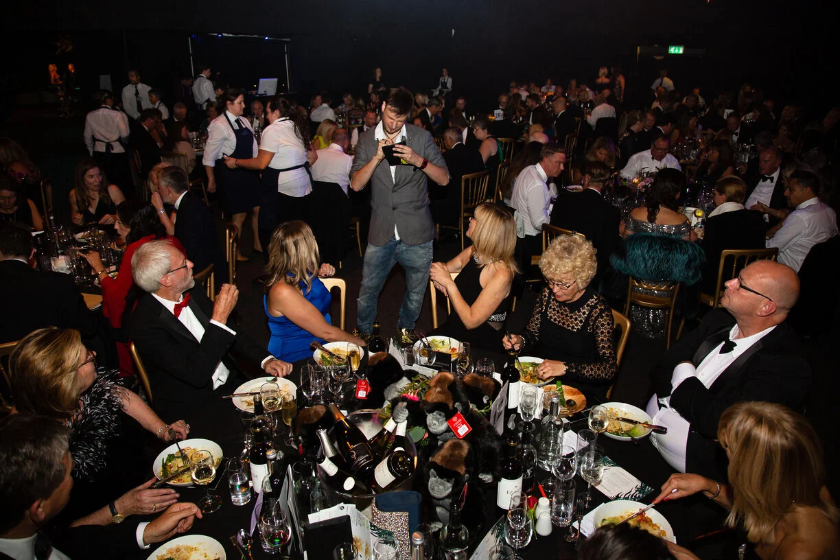 Table Magician for hire Mark infiniti.JPG