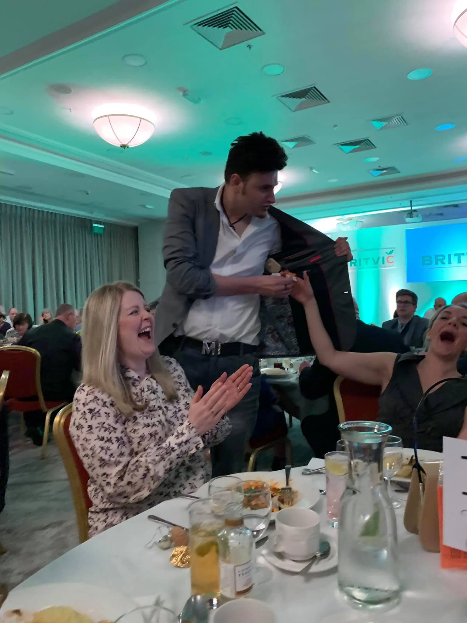 corporate magician mark infiniti birmingham.JPG