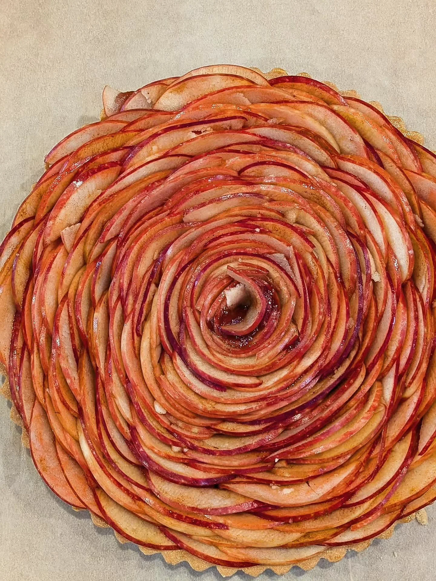 Rose apple tart that looks like a rose!! Slivered apples tossed with spices and layered into a spread of quince preserves🌹🍎 swipe to the end for a look at the cute little r&amp;d trial size. This is your reminder: Don't forget dessert! 
.
.
#applep