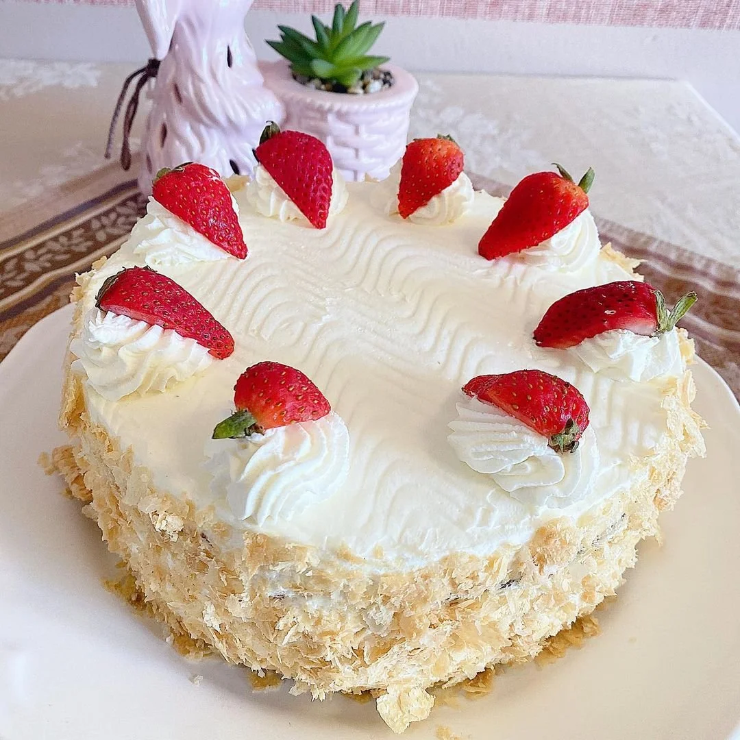 Strawberry w/ French Vanilla Icing Cake