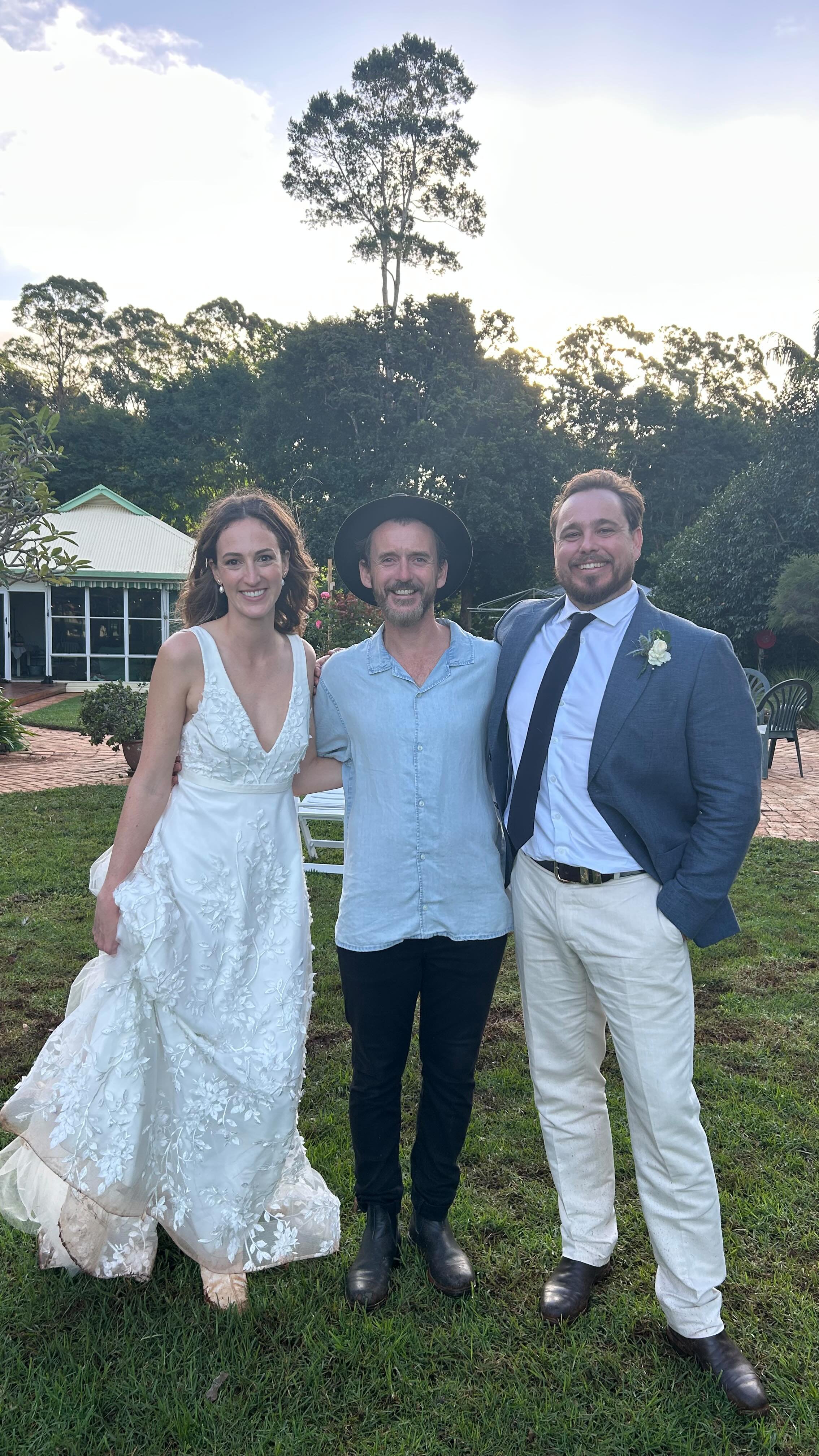 Congratulations to Grace & Dan who were married on their beautiful family farm in Alstonville 💍❤️
I was delighted to provide a live music atmosphere to the reception on the lawn with the team at @franciscostable contributing a feast of local pr