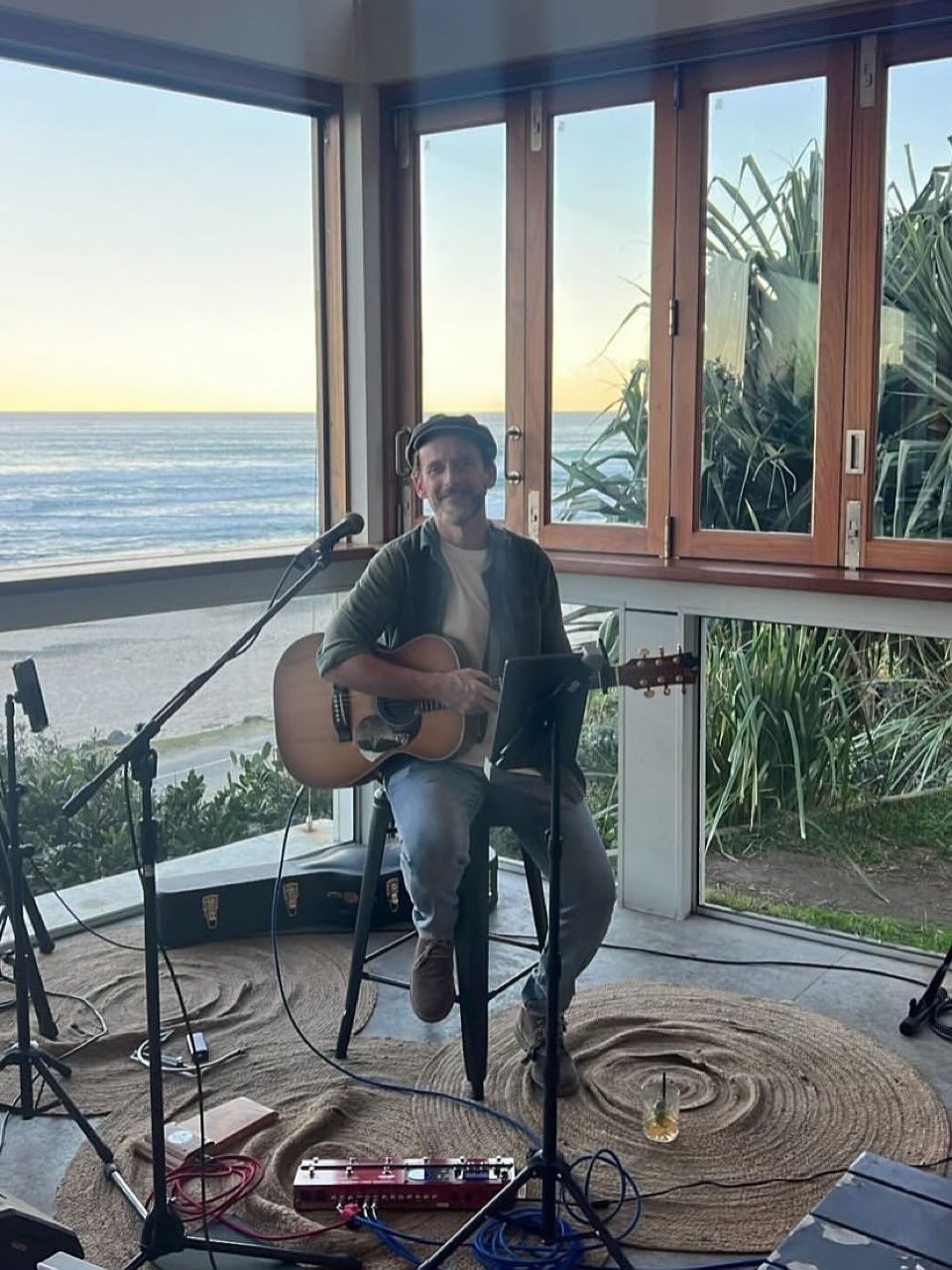 Howdie all
I’ll be performing some tunes at @clublennoxsports this Sunday from 4:30pm
Here are some snaps from an amazing gig at @shellybeachcafe last night 🎼✨
Happy Days 🙌🏻