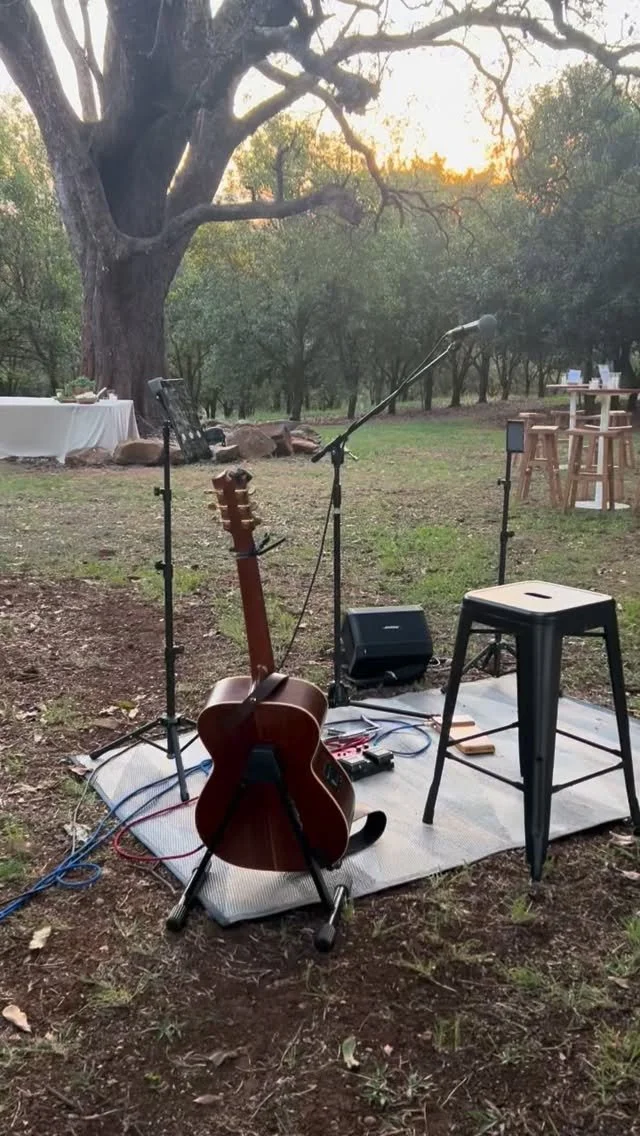 I had the good fortune of performing at @theorchardestate for an event expertly curated by Michelle and her team at @eventbyronbay โจ
What an idyllic location for some acoustic tunes under the stars โจ 
There were a number of other expert vendors onb