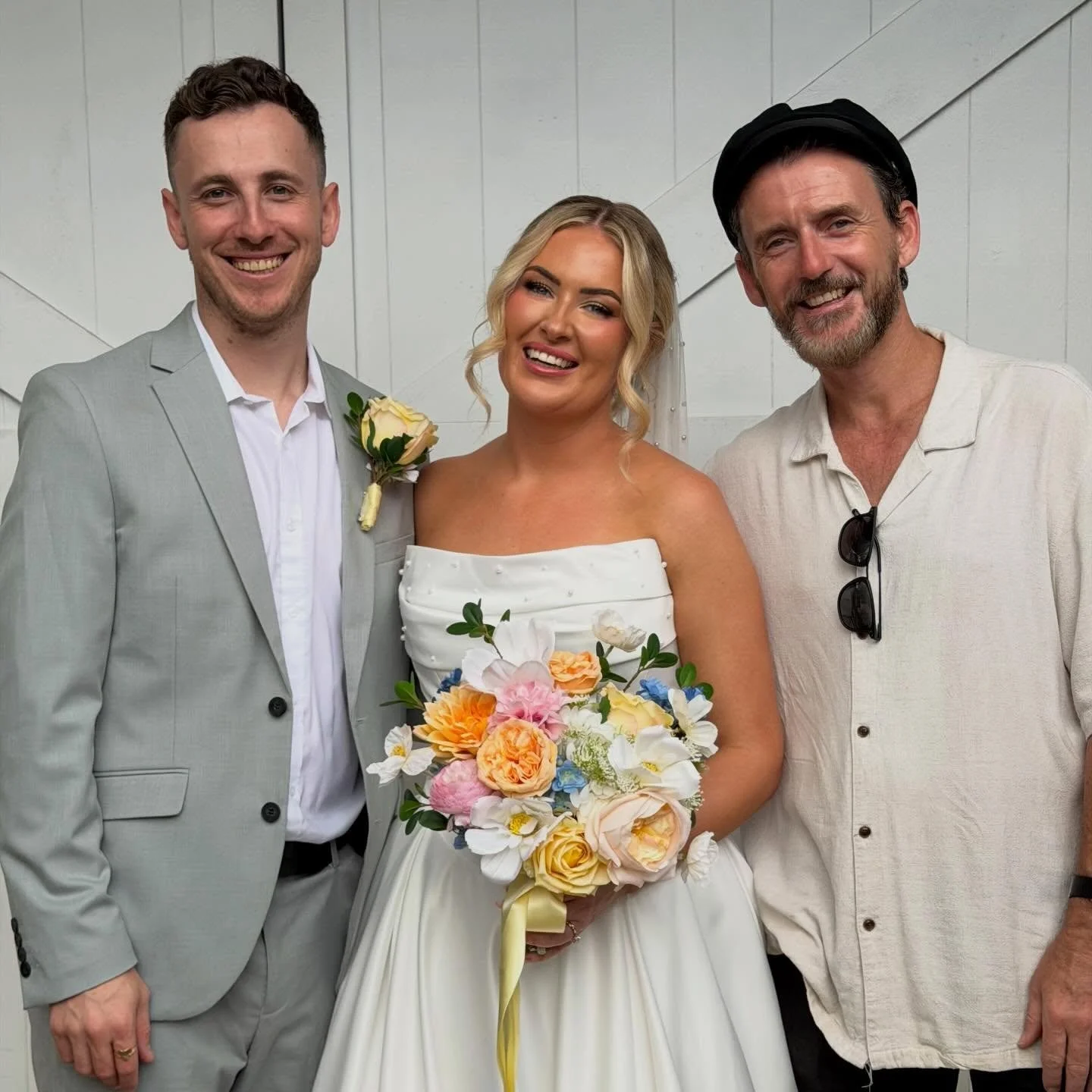 The ultimate garden party for Ciara &amp; Josh! 🥂✨

I had the absolute honour of kicking things off for the wedding with a personalised Ceremony, followed by some acoustic tunes while the cocktails were flowing🎼🍹 

Then, my main man Dan from @part