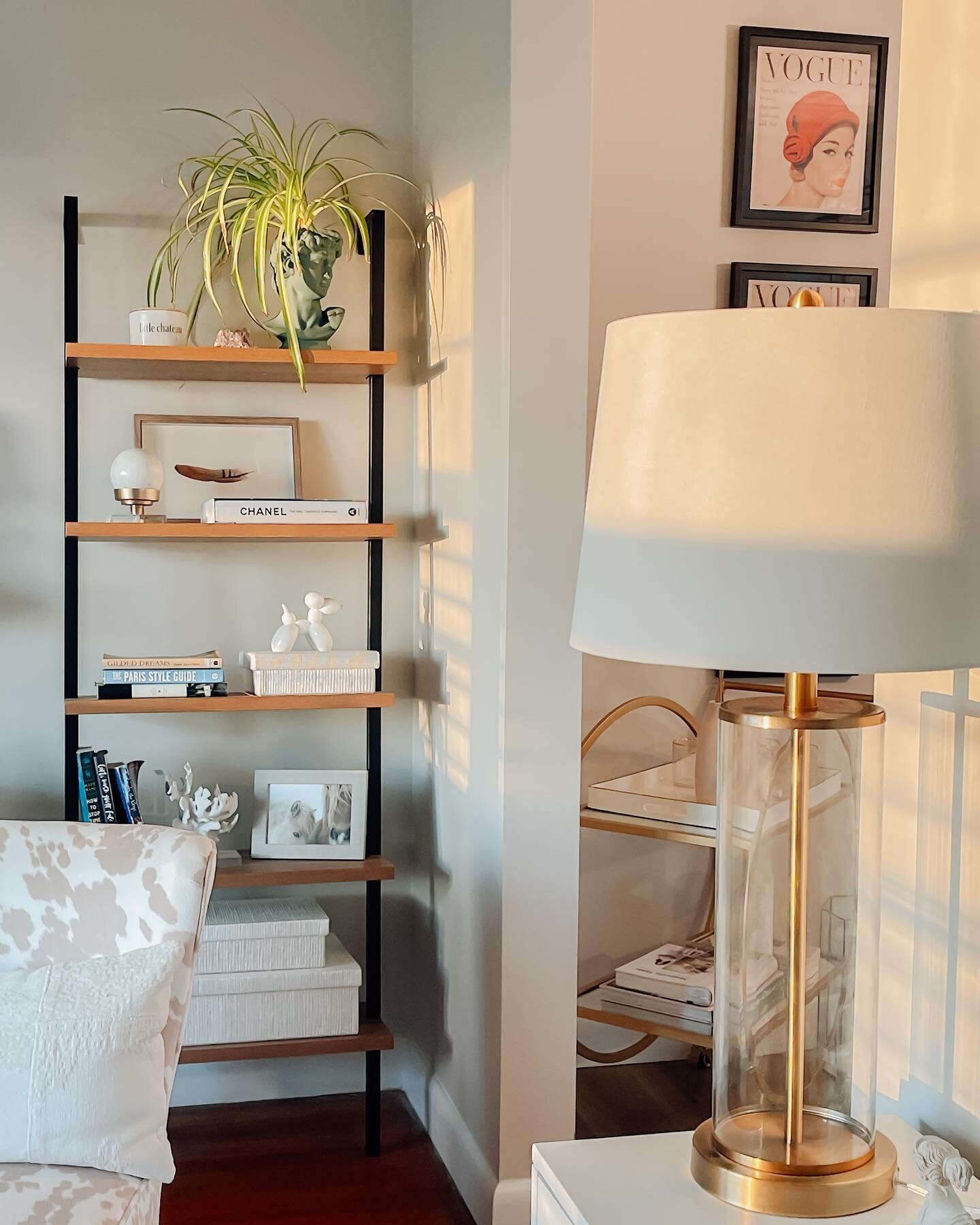 a highly photographed corner of my home ☁️🤍 I try my best to get as many different angles and snapshots of my place as I can, but honestly I&rsquo;m working with only 1,100 sq. ft of little chateau-ness guys 🤪 the only rooms I&rsquo;ve never really