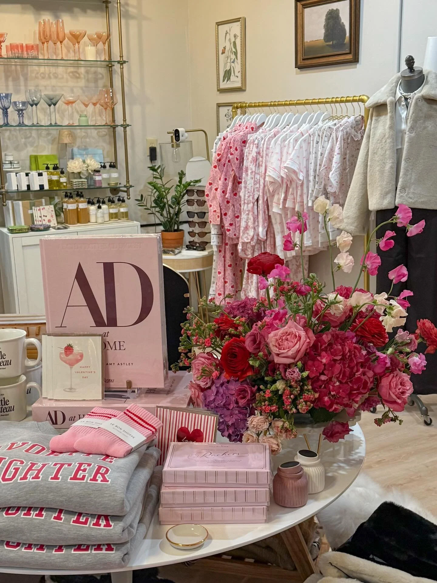 One day only! Enjoy 25% OFF all full-price clothing in store + online before it&rsquo;s gone. ✨Use code WINTERSALE at checkout. Over 100+ items in the sale! &hearts;️ final sale. No price adjustments. #shopsmall #wintersale