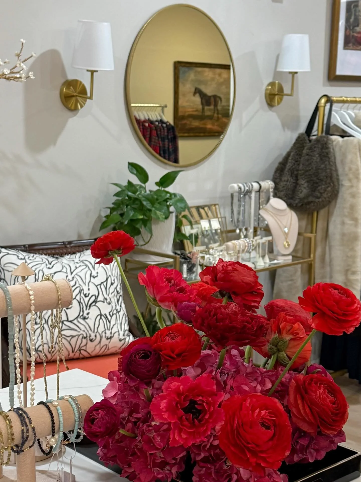 Love is in the air&hellip; and so are the perfect gifts 🥀&hearts;️✨
Valentine&rsquo;s Day is TMRW! Whether you&rsquo;re shopping for your S.O., your BFFs, or treating yourself (because self-love counts too bebe), we have something special for everyo