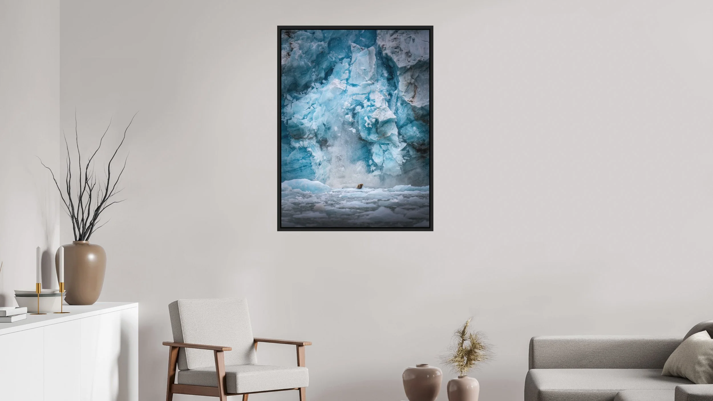 Fine Art Print ICEFALL in modernem Wohnzimmer-Interieur – Axel Schmidtke Photografie